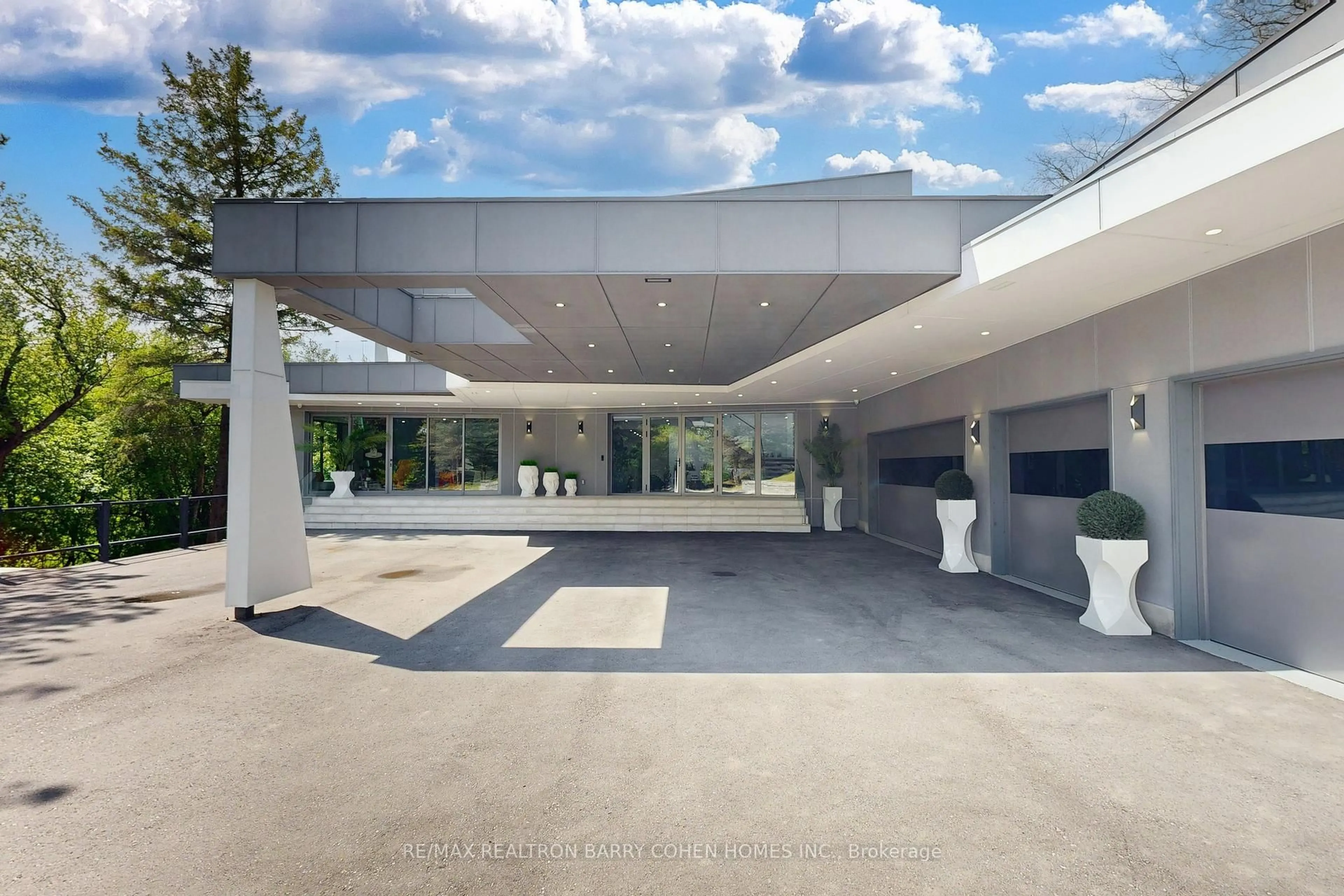 Unknown for 23 Hunters Glen Rd, Aurora Ontario L4G 6W4