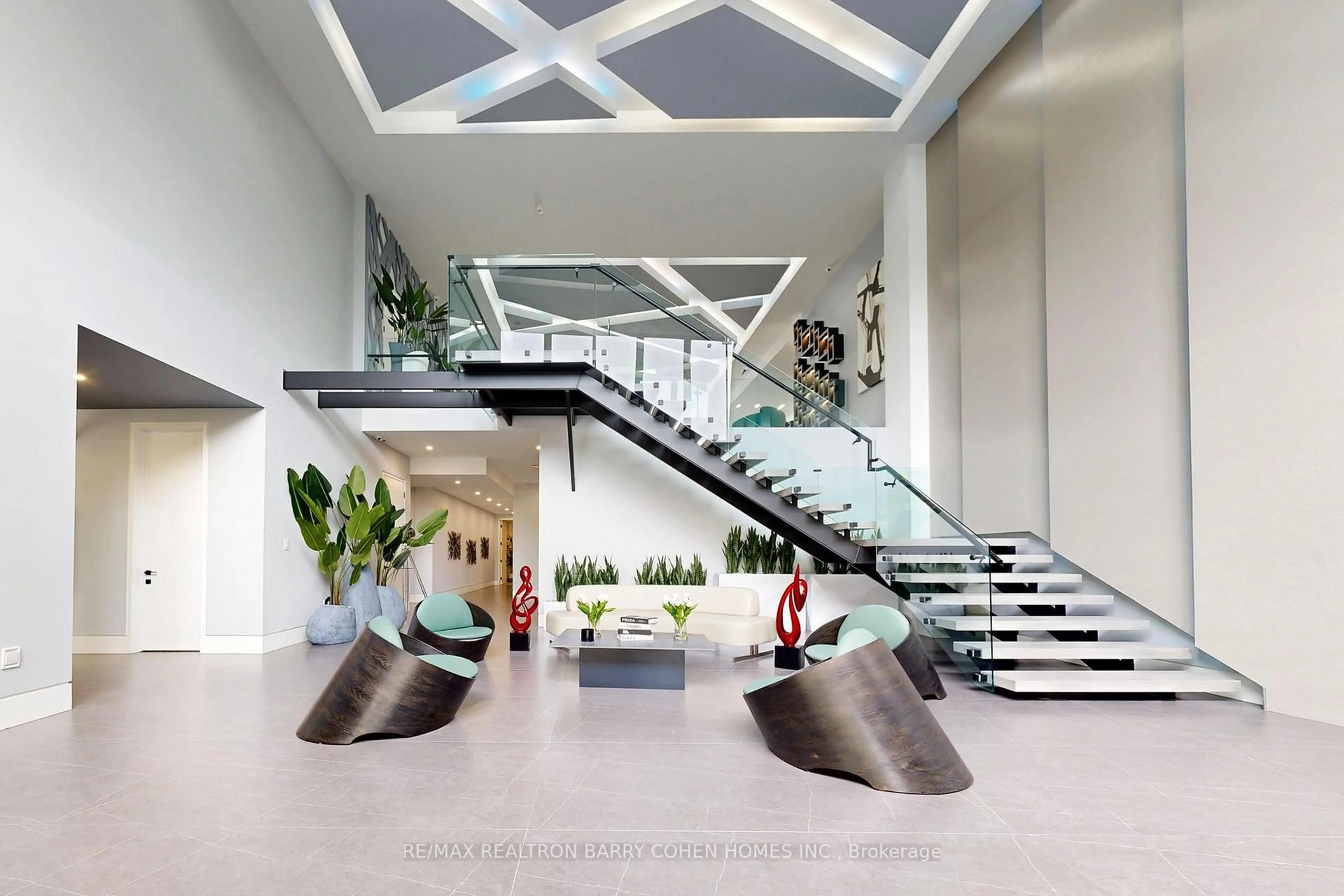 Indoor foyer for 23 Hunters Glen Rd, Aurora Ontario L4G 6W4