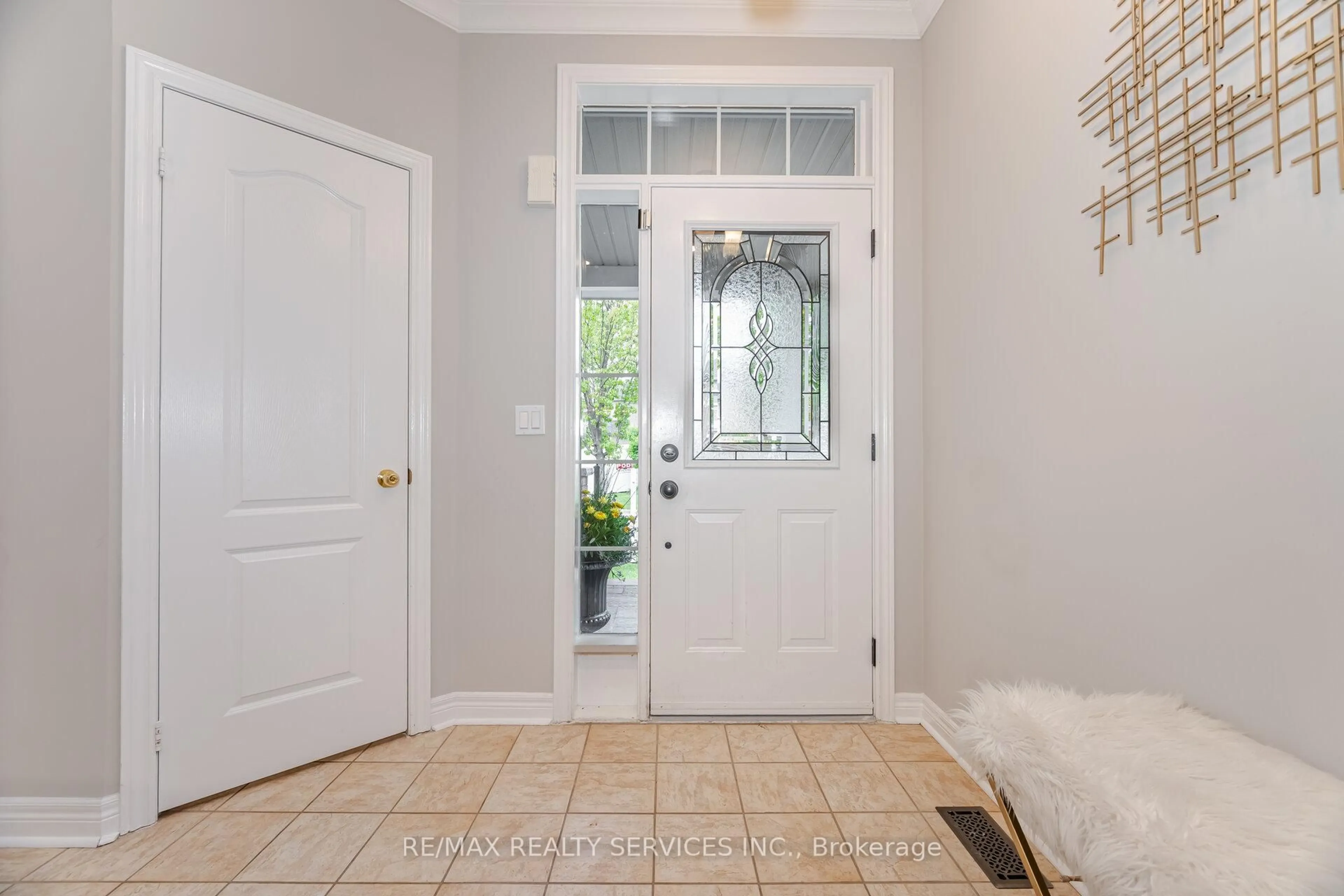 Indoor entryway for 146 Moraine Dr, Vaughan Ontario L4H 2E6