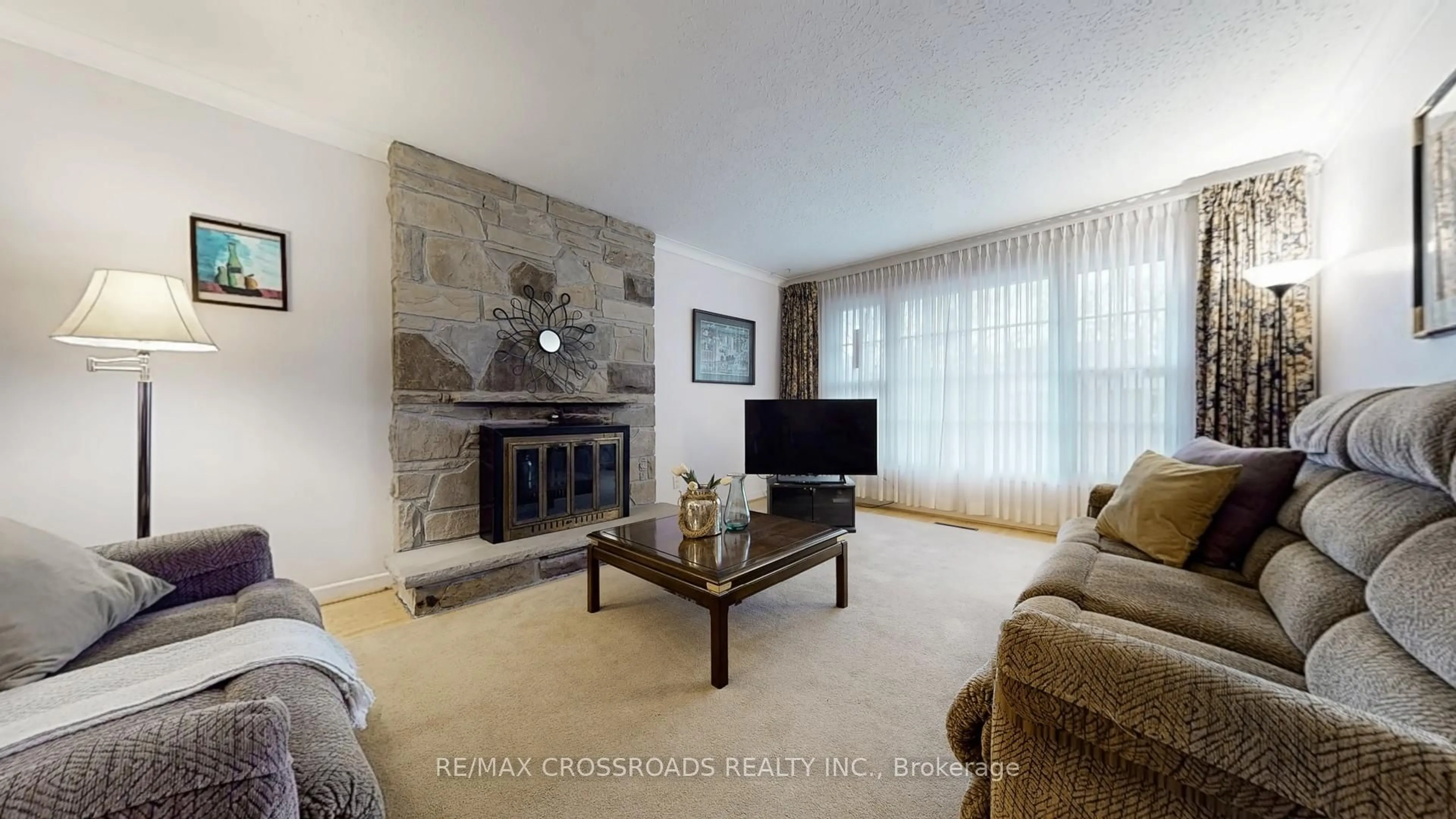 Living room with furniture, unknown for 14 Brightbay Cres, Markham Ontario L3T 1C1
