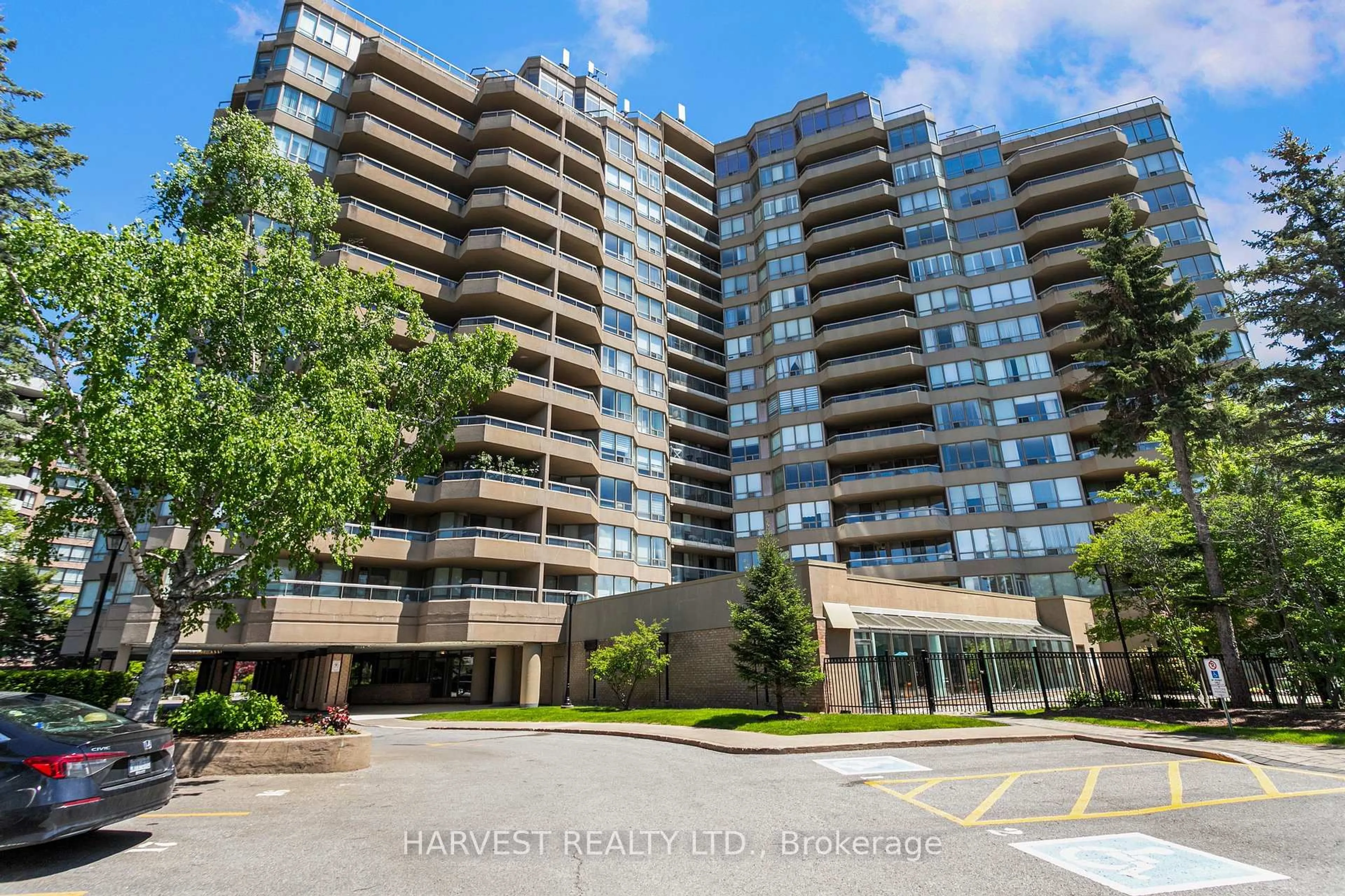 Indoor foyer for 610 Bullock Dr #Unit #1210, Markham Ontario L3R 0G1