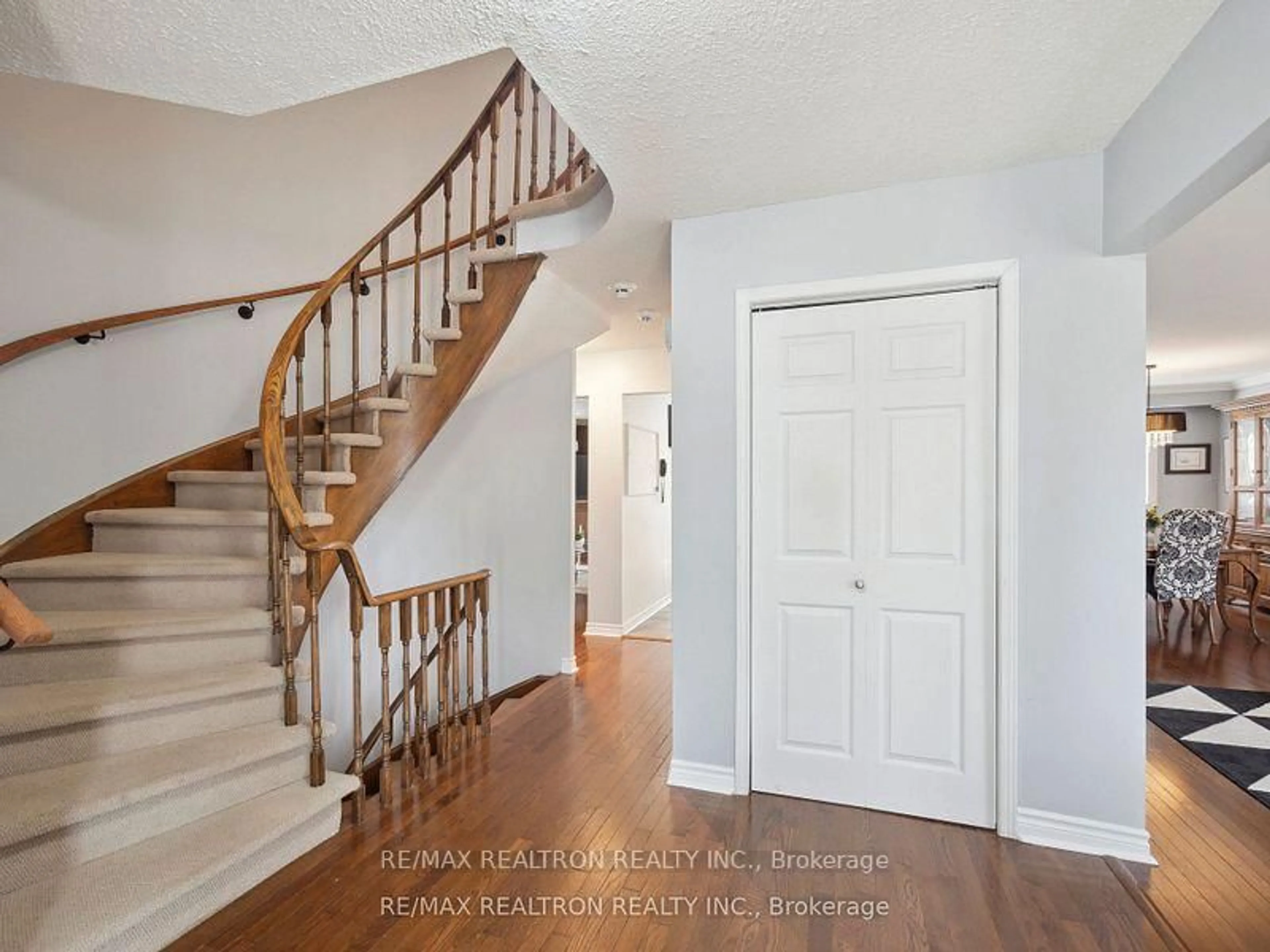 Indoor entryway for 53 Peter Andrew Cres, Vaughan Ontario L4J 3E2