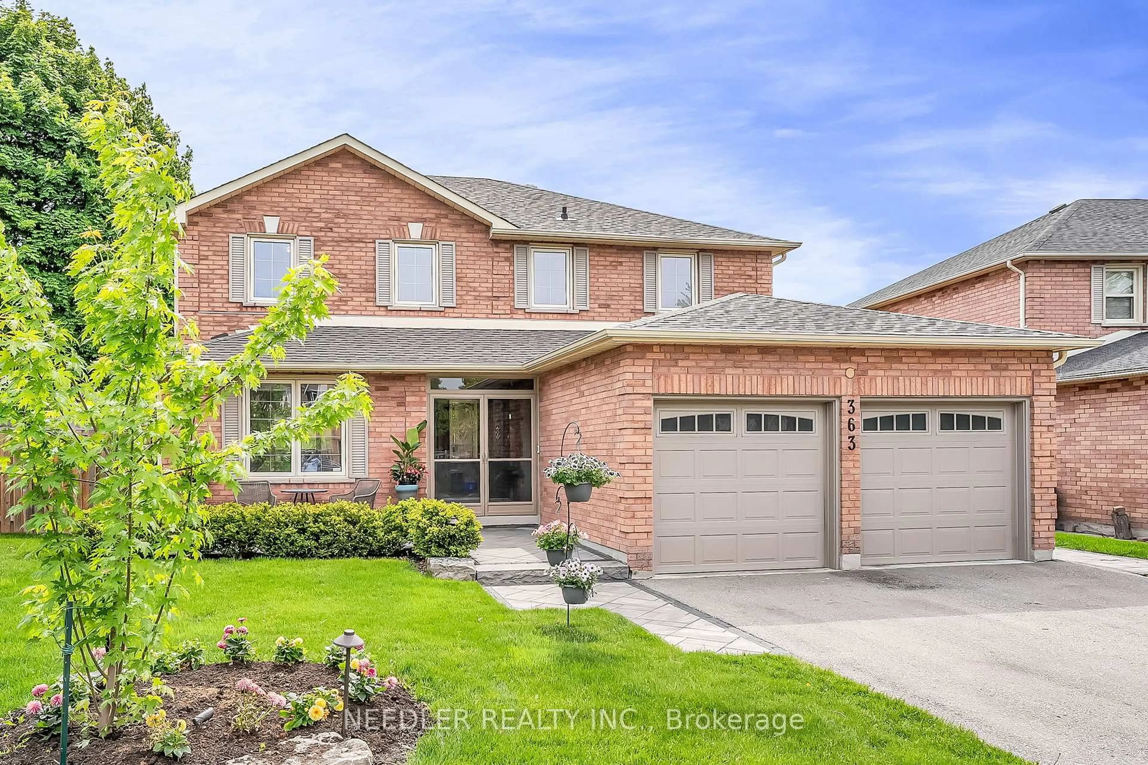 Home with brick exterior material, street for 363 Waratah Ave, Newmarket Ontario L3Y 5J3