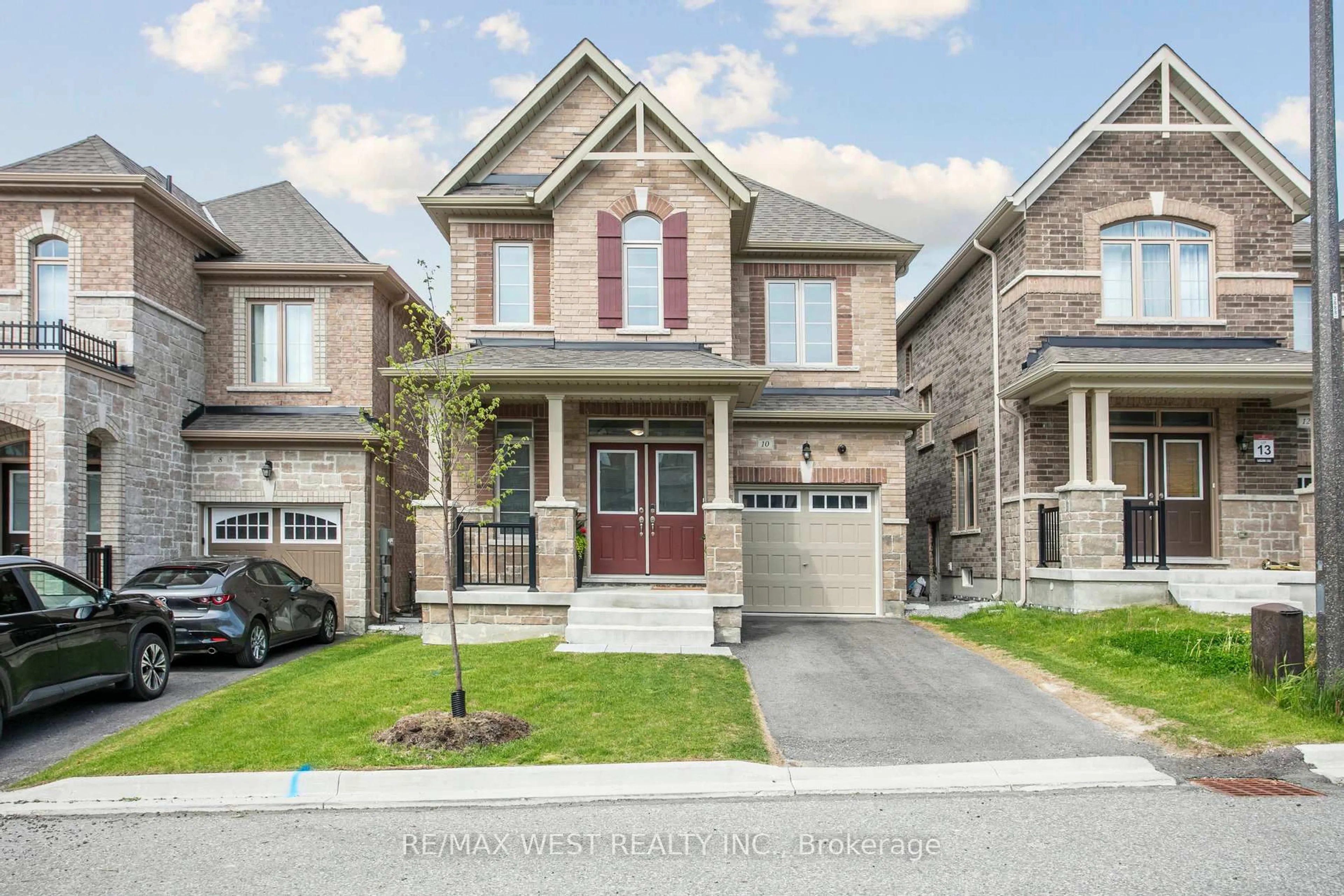 Home with brick exterior material, street for 10 Viola St, East Gwillimbury Ontario L9N 0T6