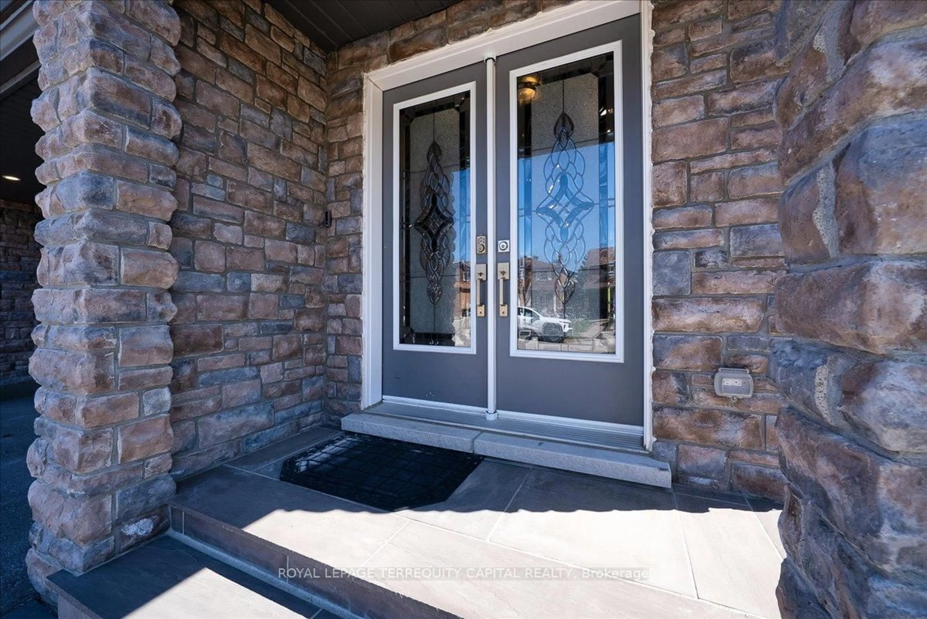 Indoor entryway for 140 Patna Cres, Vaughan Ontario L6A 1N5