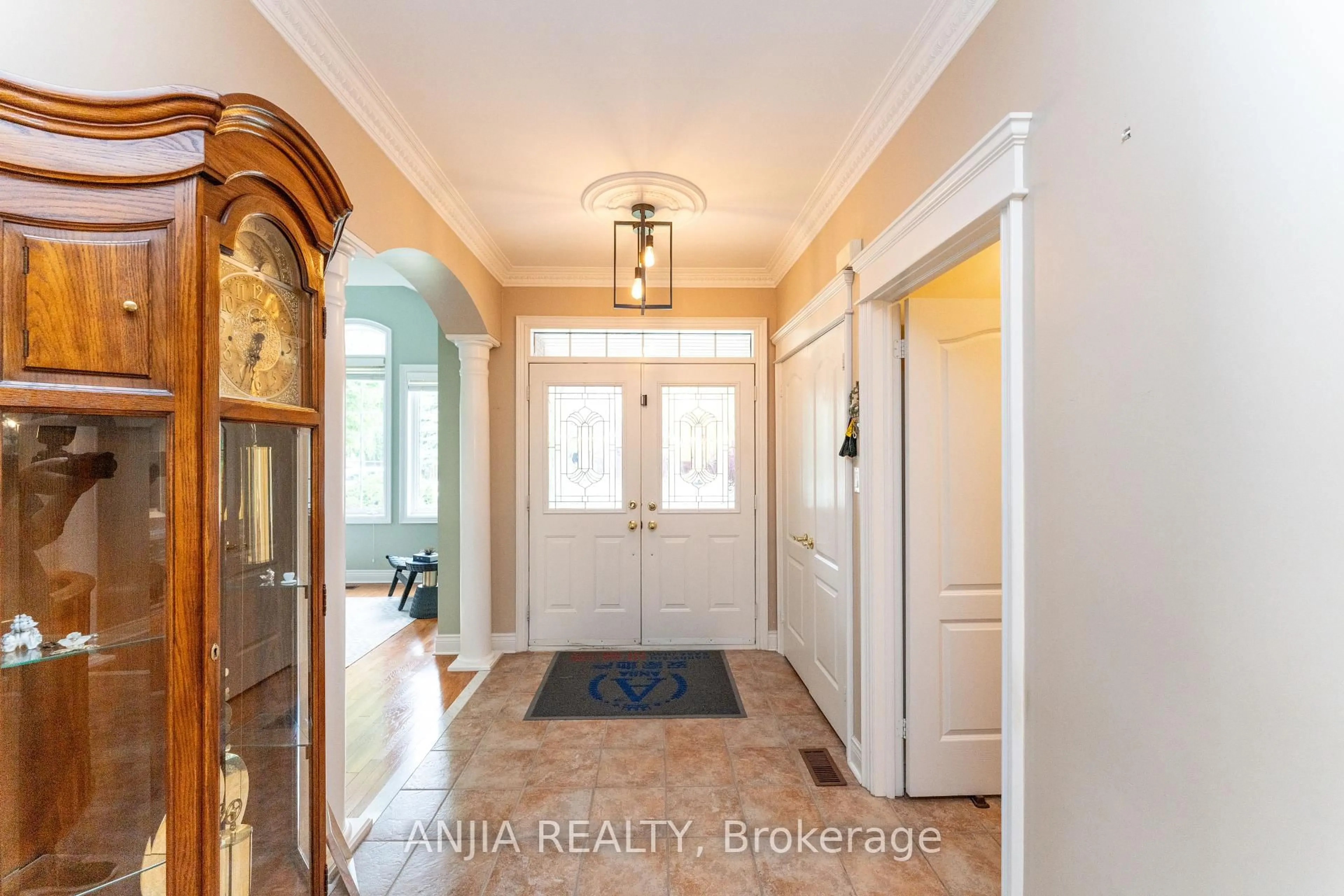 Indoor entryway for 8 Cottontail Ave, Markham Ontario L3S 4E7