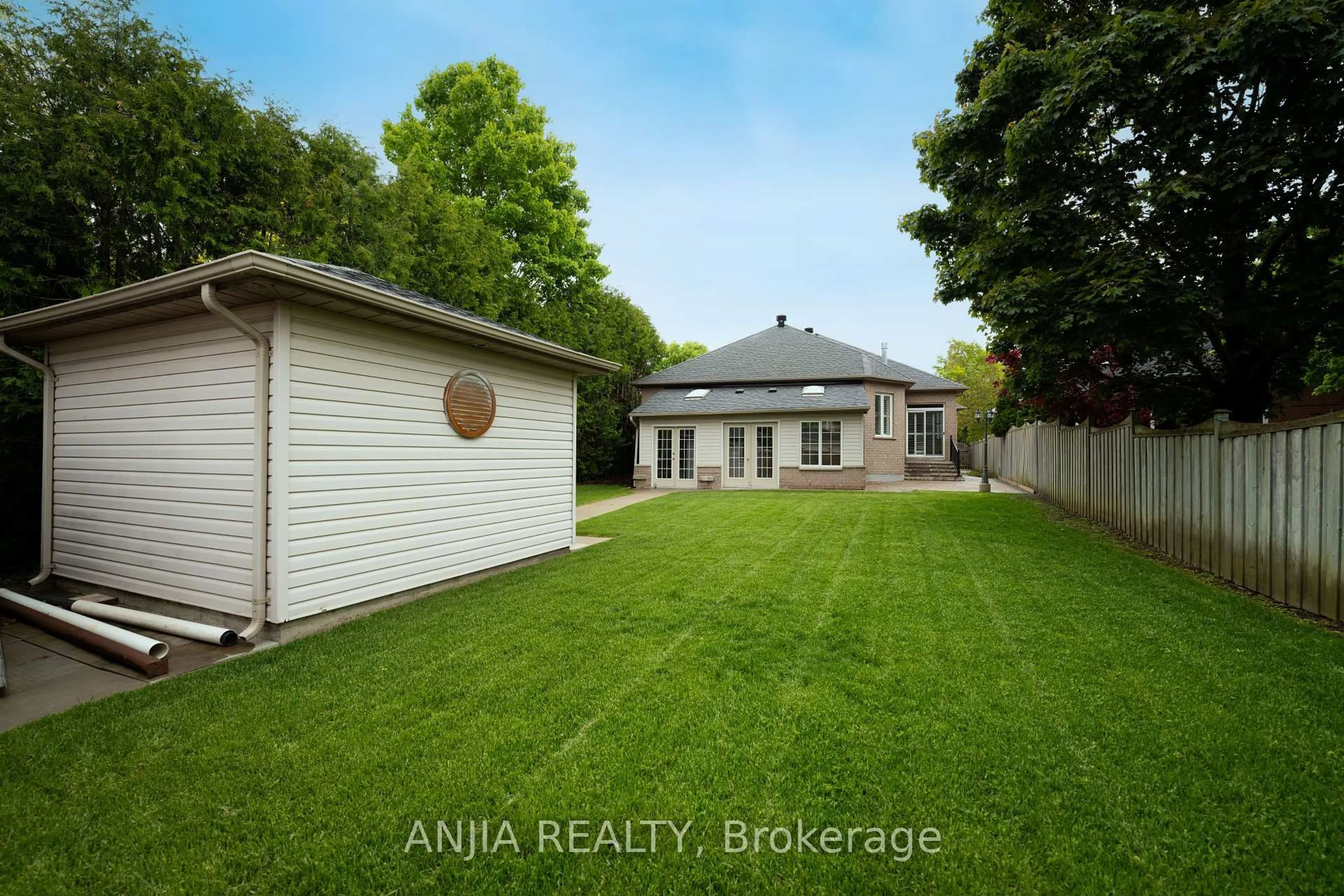 A pic from outside/outdoor area/front of a property/back of a property/a pic from drone, street for 8 Cottontail Ave, Markham Ontario L3S 4E7