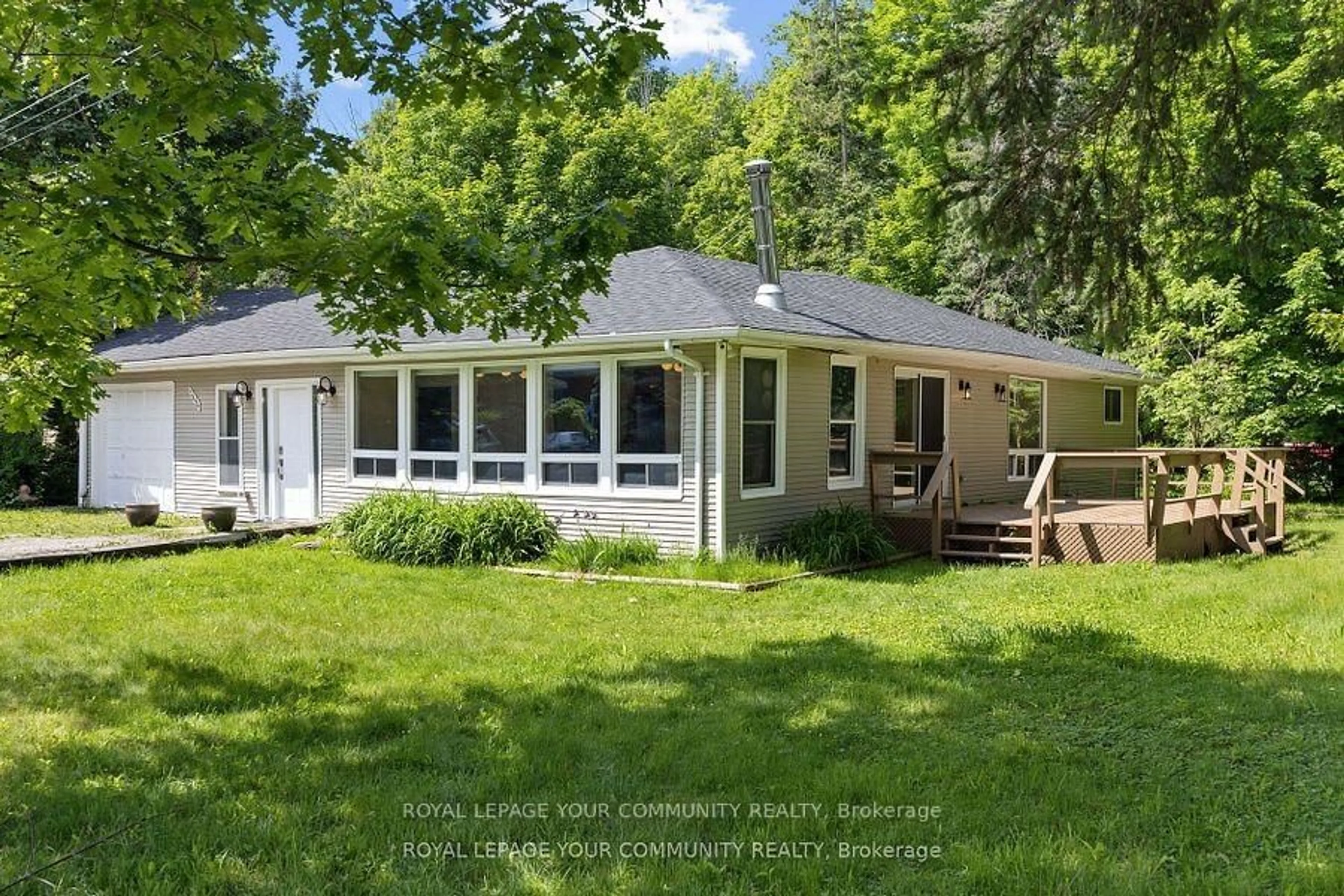 Home with vinyl exterior material, water/lake/river/ocean view for 3894 West St, Innisfil Ontario L9S 2L9