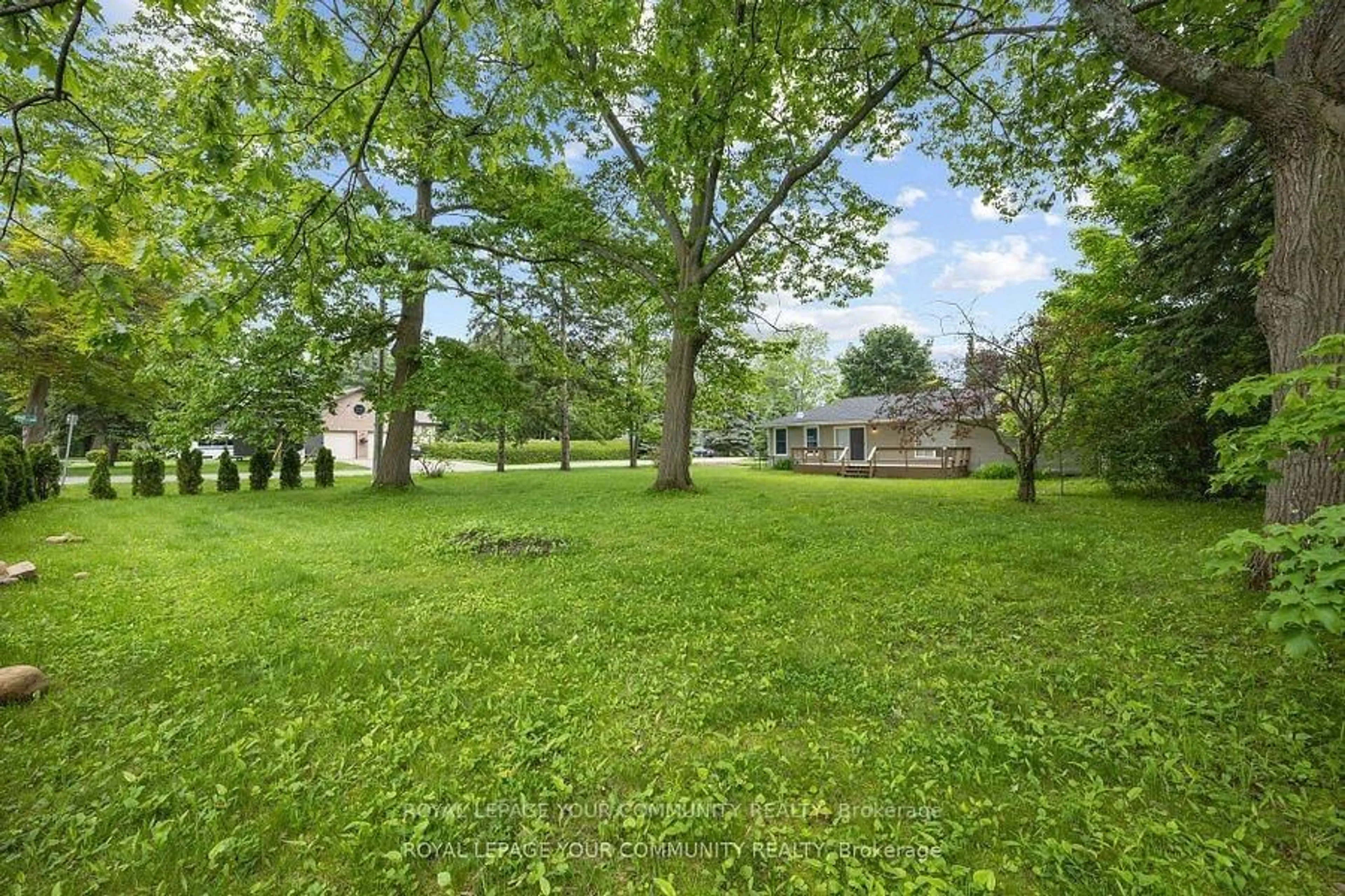 Patio, unknown for 3894 West St, Innisfil Ontario L9S 2L9