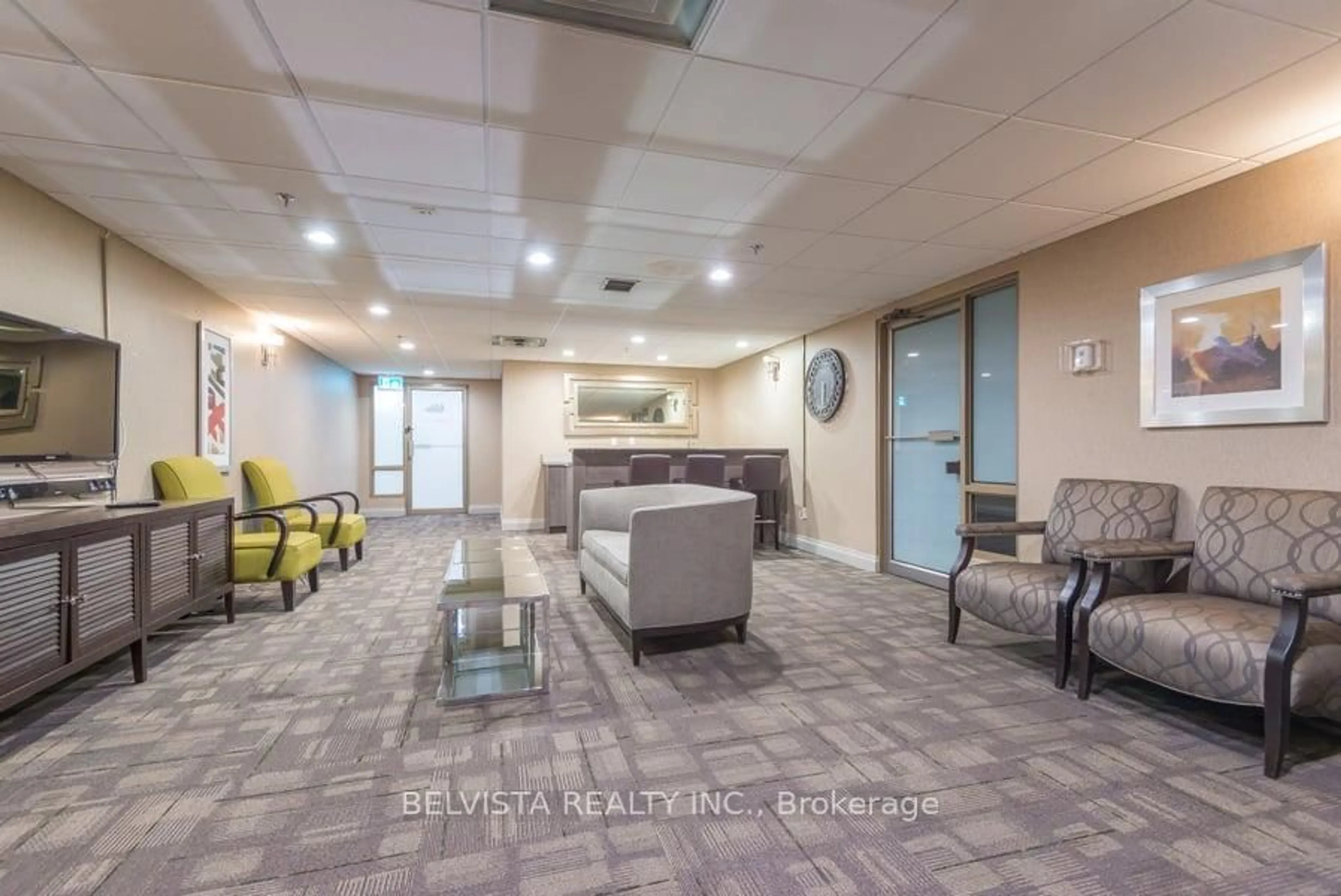Indoor foyer for 309 Major Mackenzie Dr #213, Richmond Hill Ontario L4C 9V5