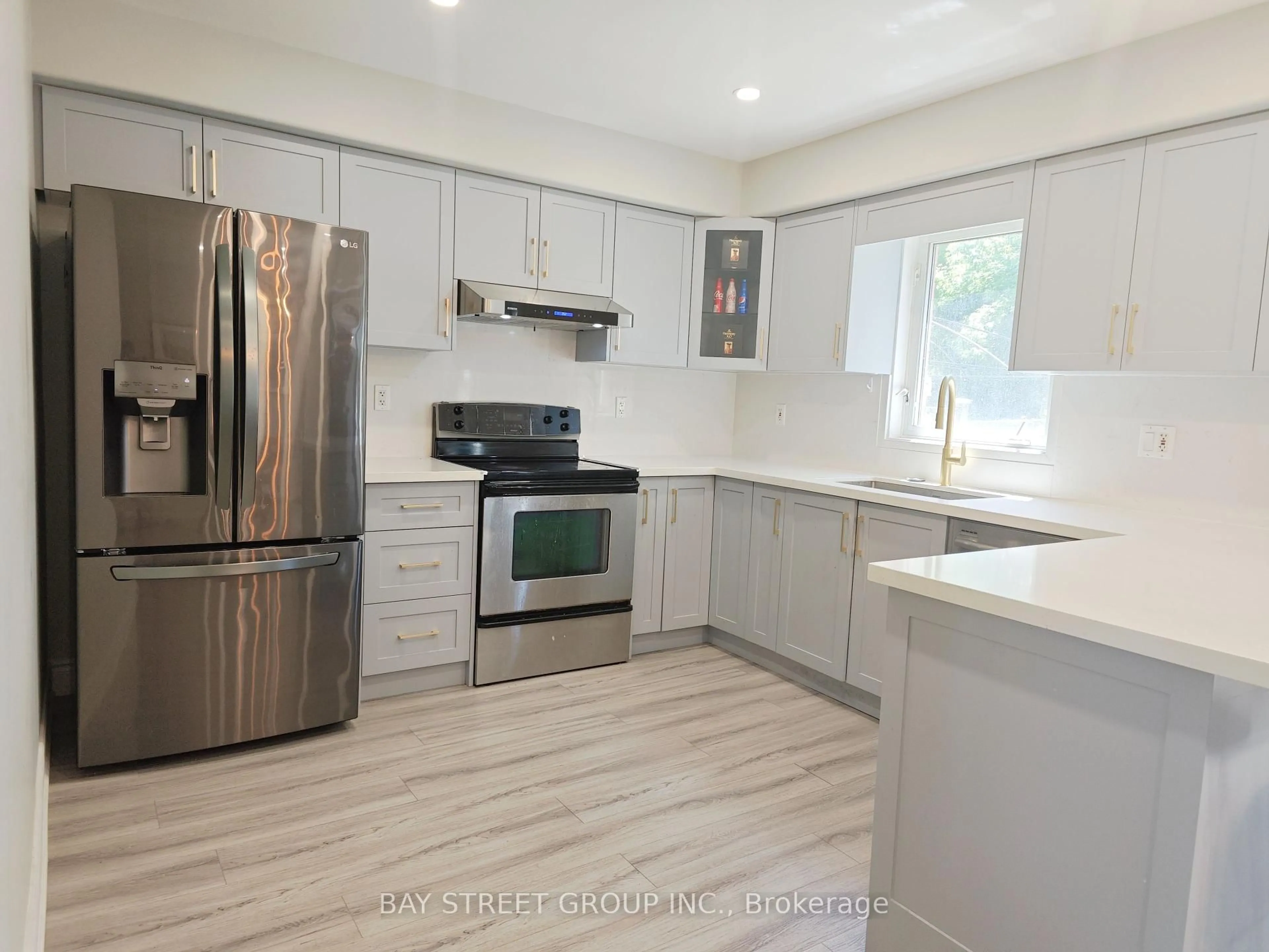 Open concept kitchen, unknown for 18 Wrendale Cres, Georgina Ontario L4P 4C4