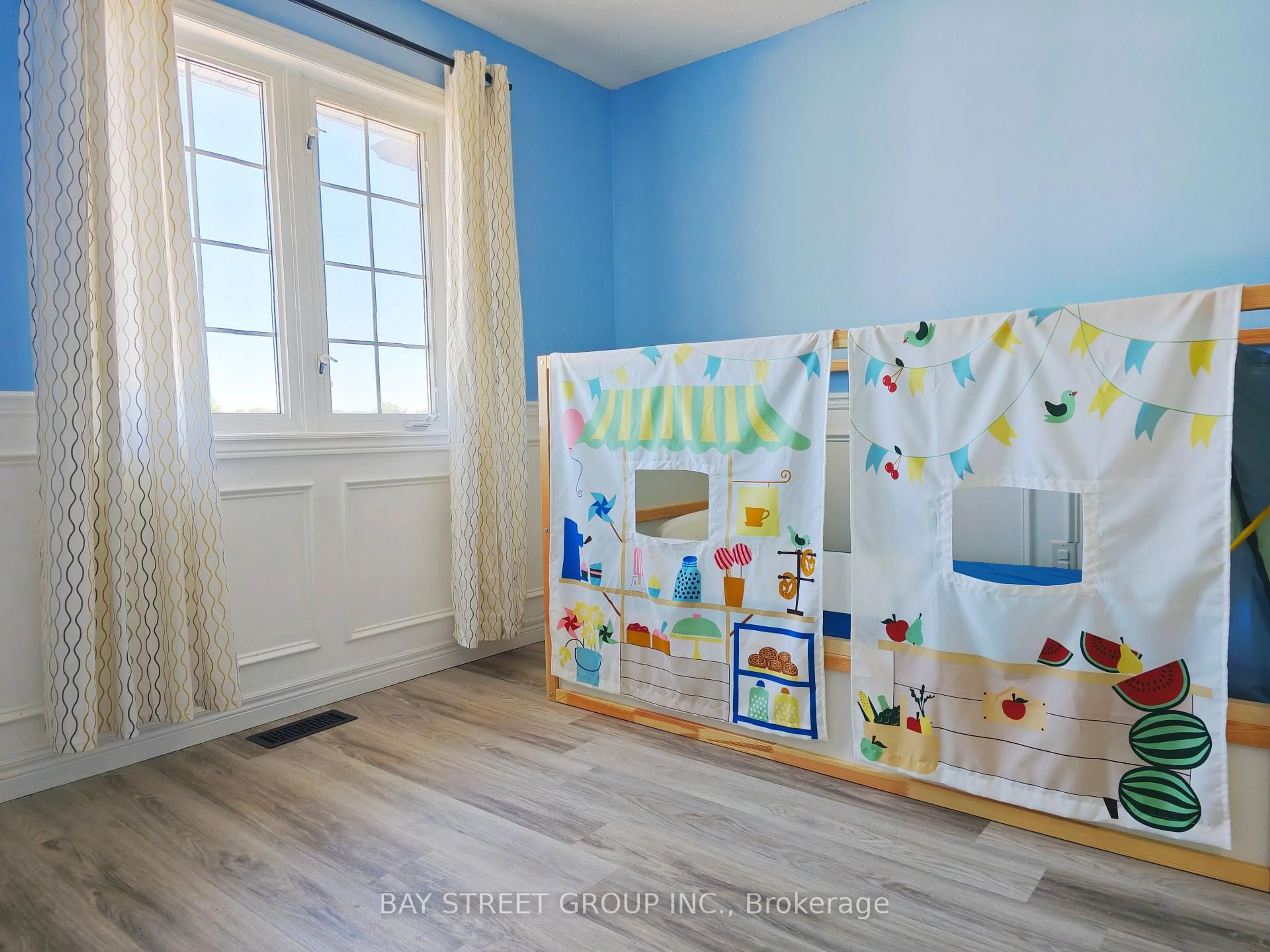 A pic of a room for 18 Wrendale Cres, Georgina Ontario L4P 4C4