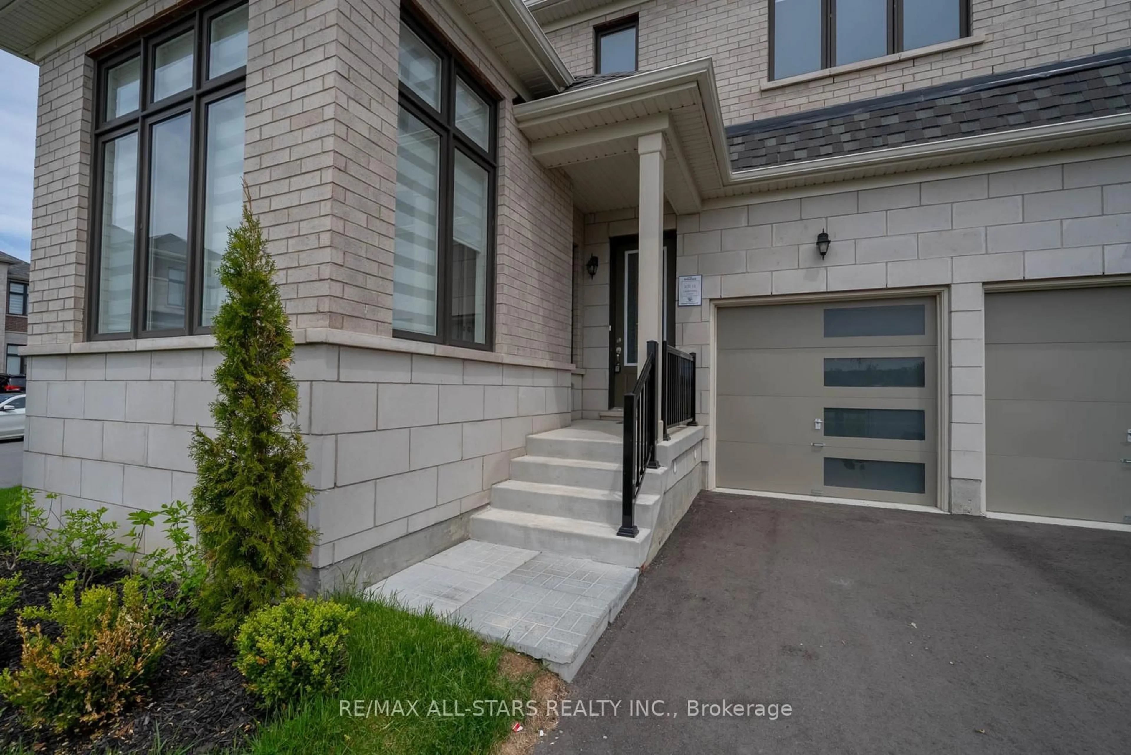 Home with brick exterior material, street for 7 Ballanview Crt, Whitchurch-Stouffville Ontario L4A 4W9