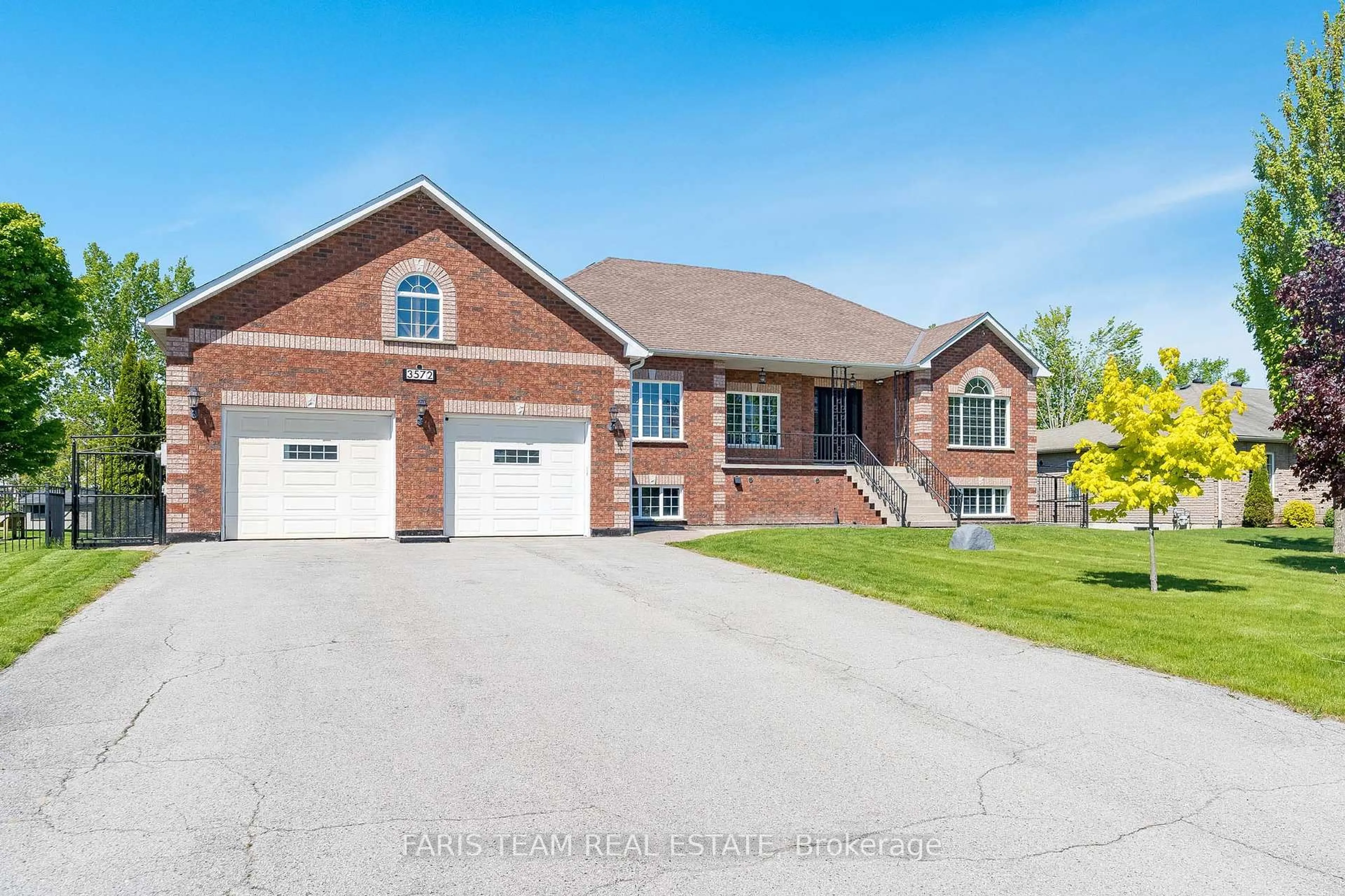 Home with brick exterior material, street for 3572 Linda St, Innisfil Ontario L9S 2L2