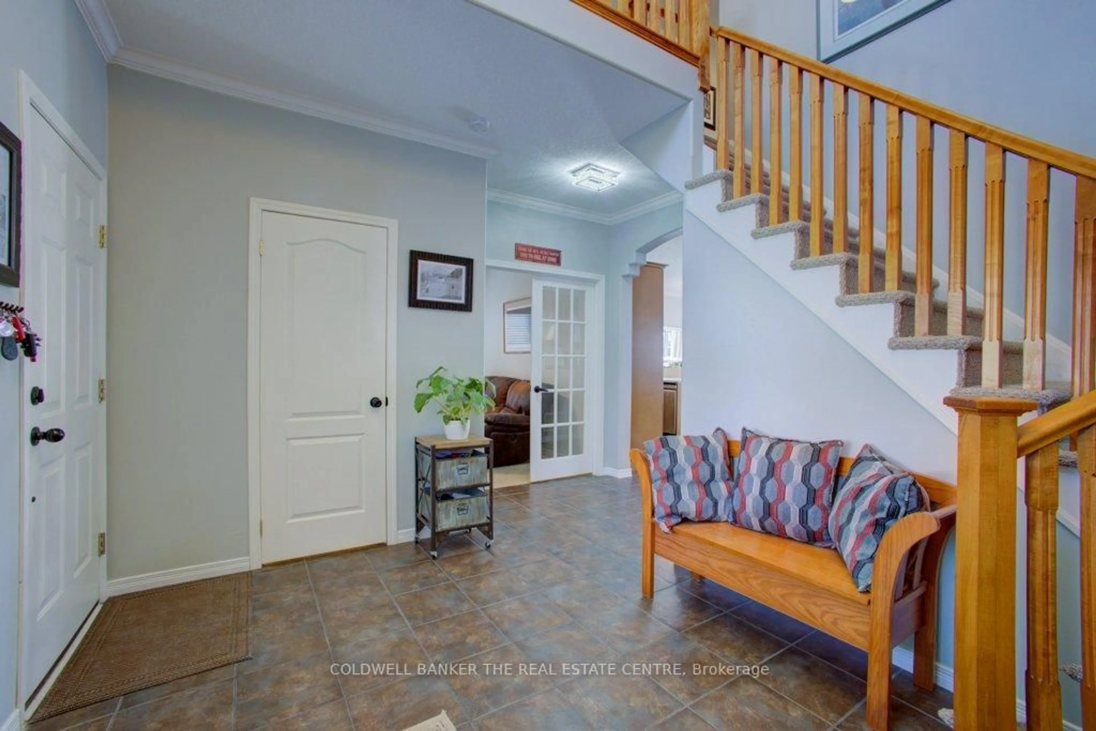 Indoor entryway for 80 Armeda Clow Cres, Essa Ontario L3W 0H6