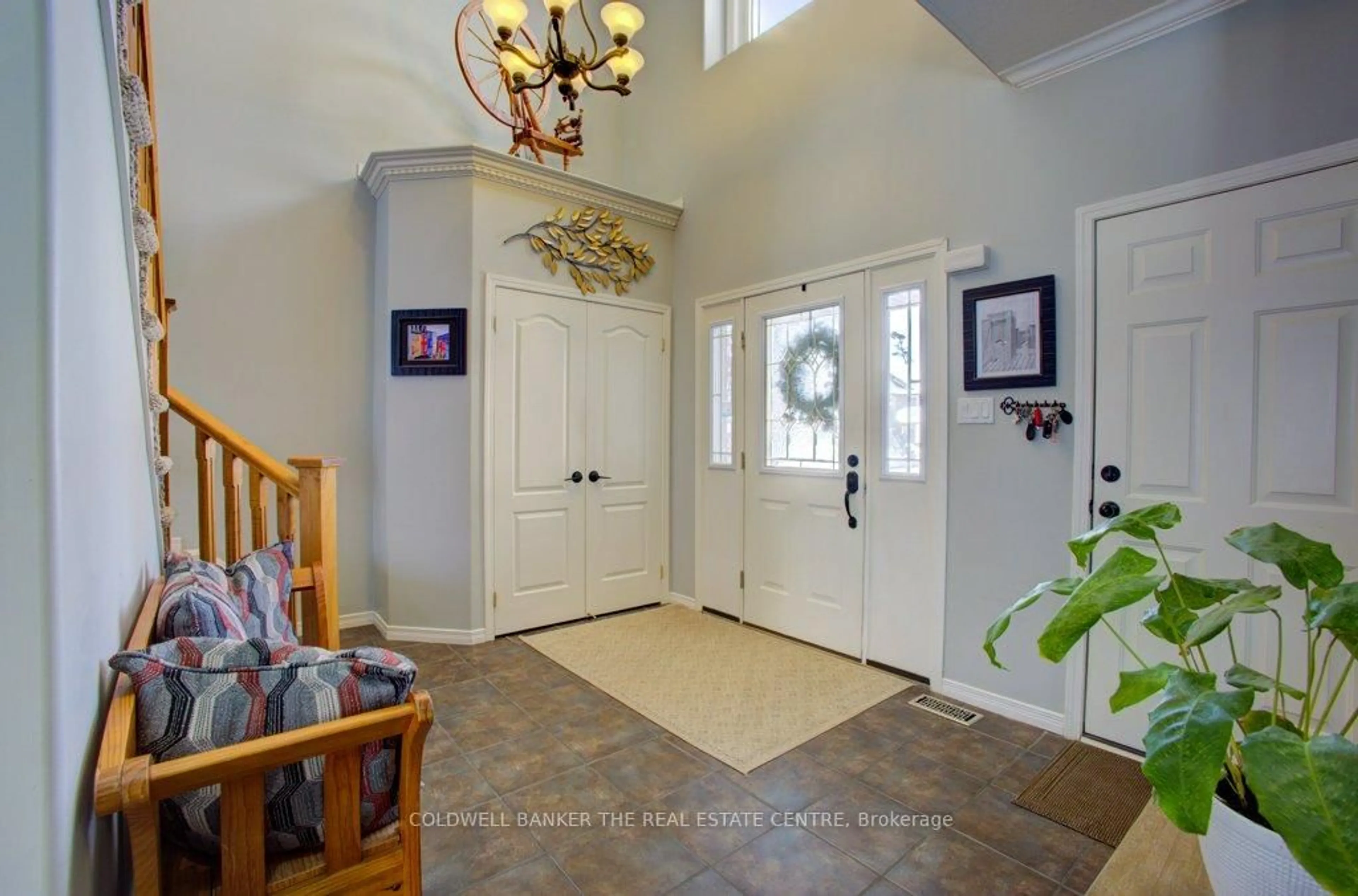 Indoor entryway for 80 Armeda Clow Cres, Essa Ontario L3W 0H6
