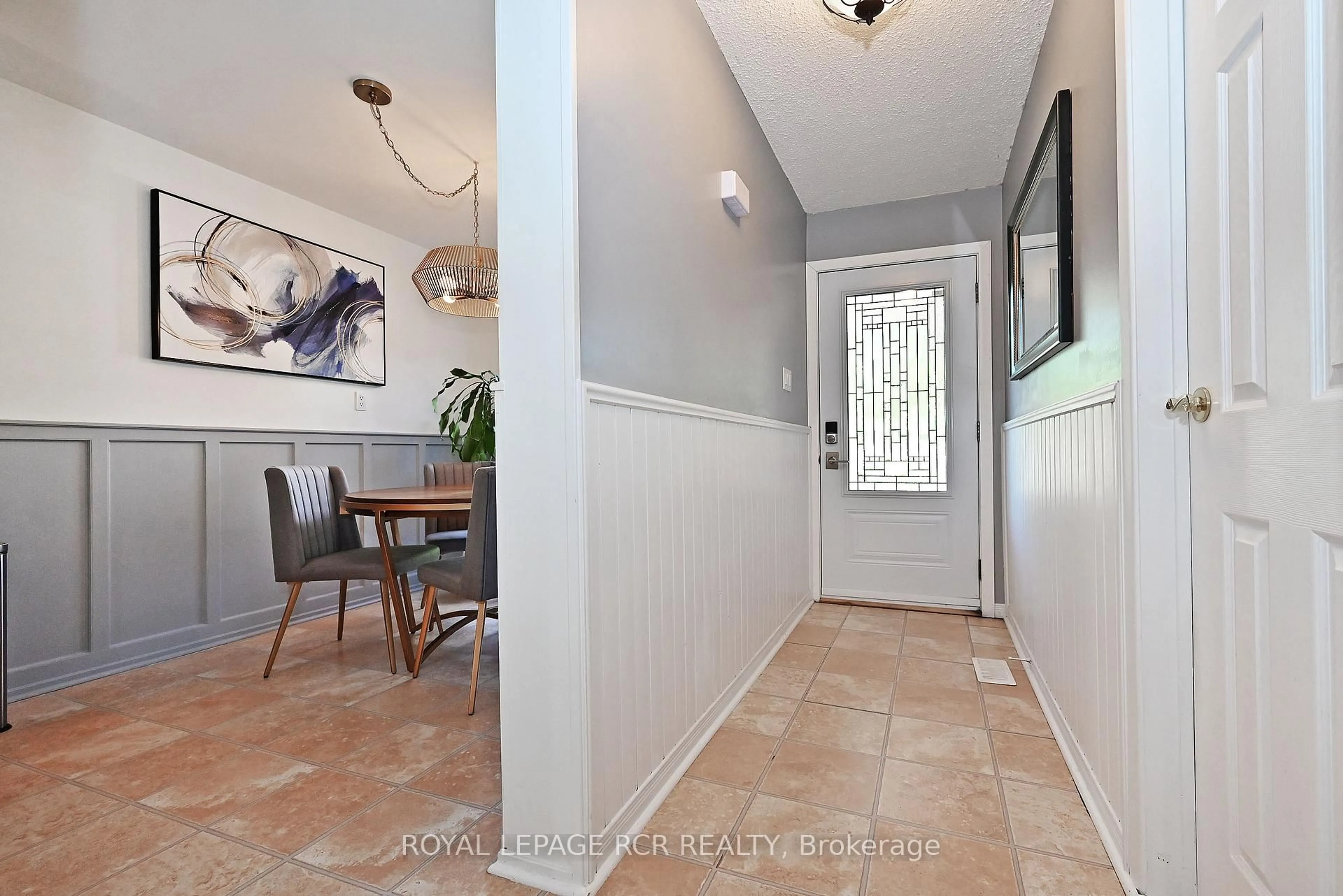 Indoor entryway for 42 Daniele Ave, New Tecumseth Ontario L0G 1A0