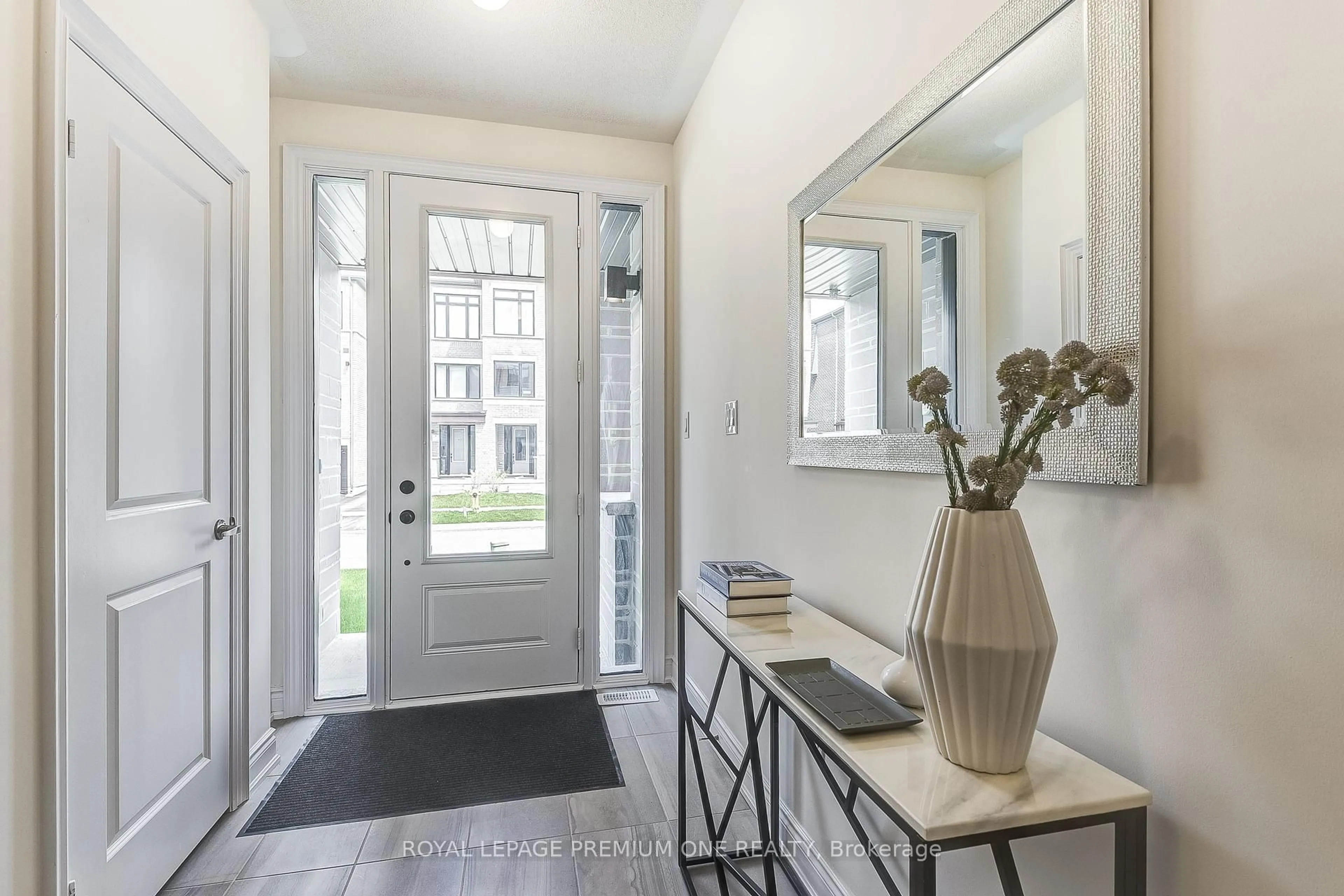 Indoor entryway for 228 Tennant Circ, Vaughan Ontario L4H 5L4