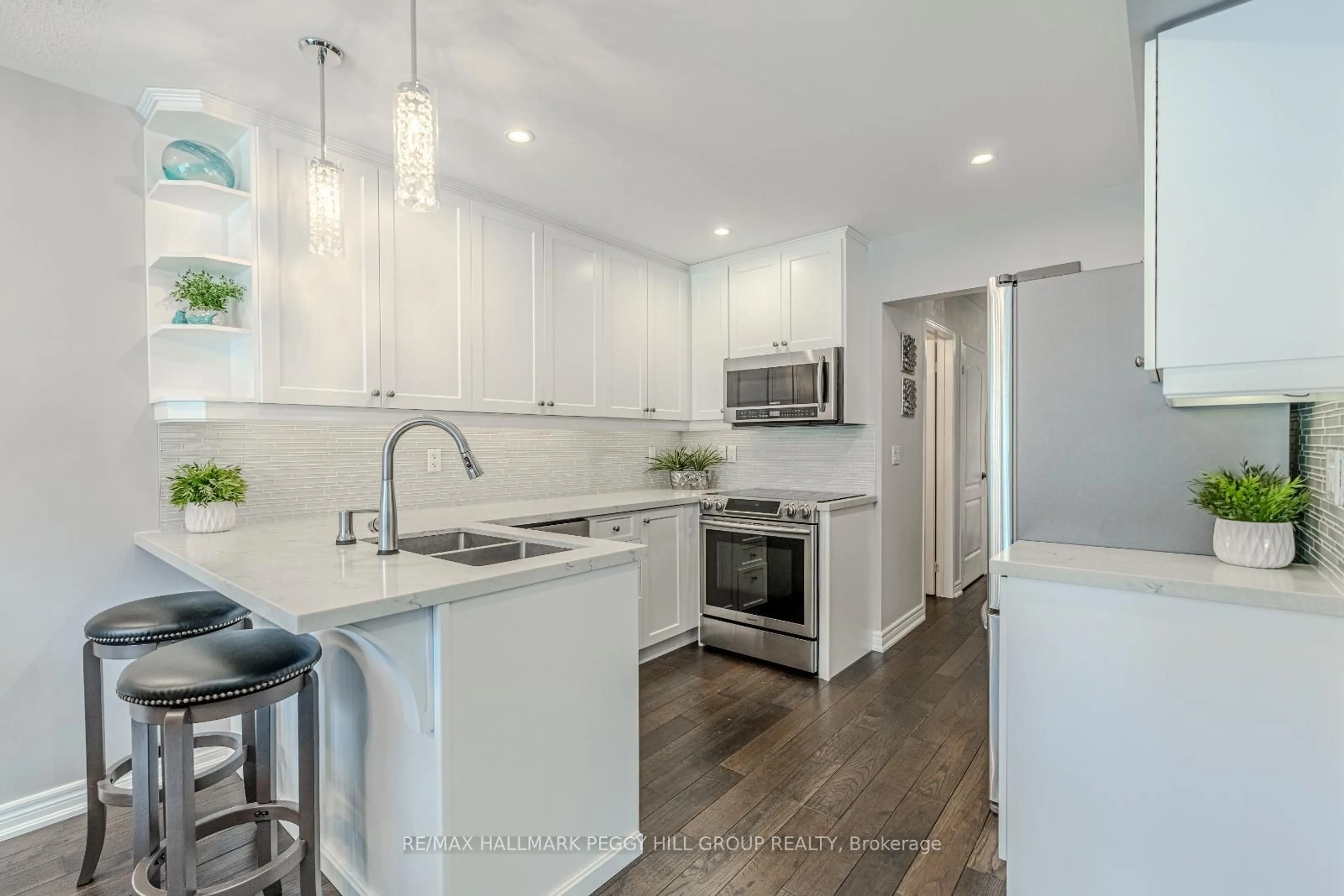 Open concept kitchen, unknown for 1118 Kell St, Innisfil Ontario L9S 4W4