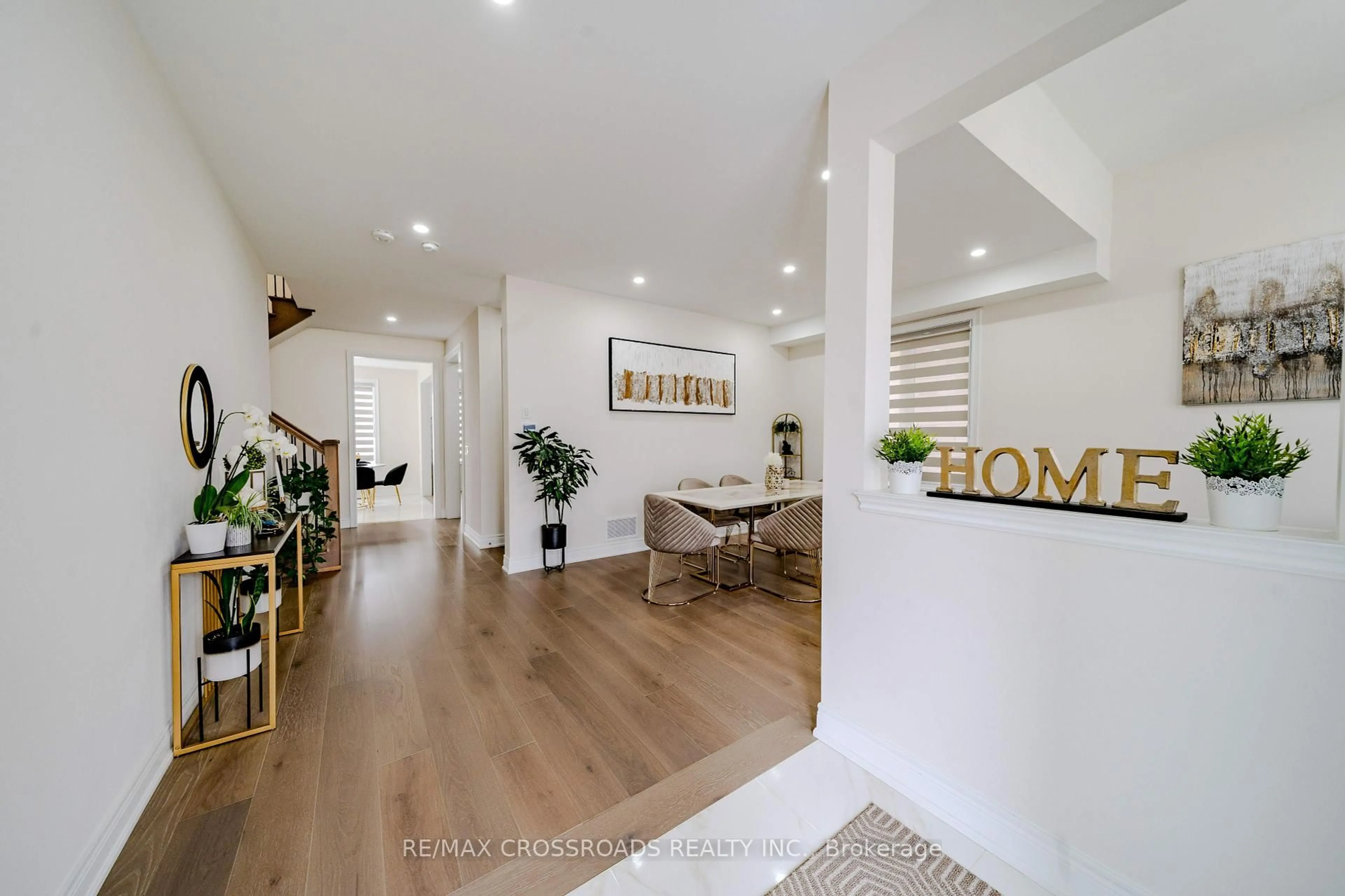Indoor foyer for 50 Carriage Shop Bend, East Gwillimbury Ontario L9N 0Y5