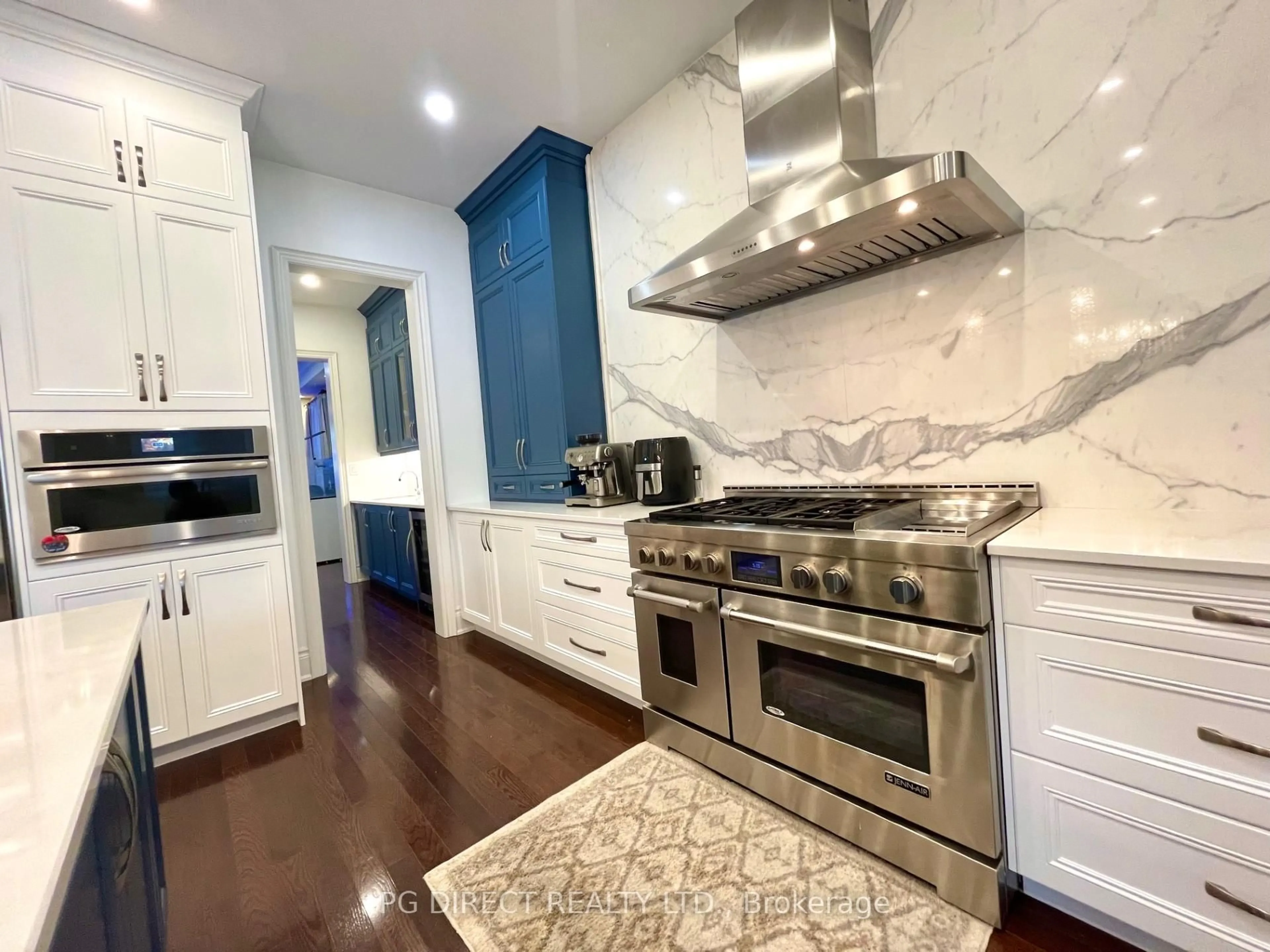 Contemporary kitchen, ceramic/tile floor for 17 Torgan Tr, Vaughan Ontario L4H 3X6