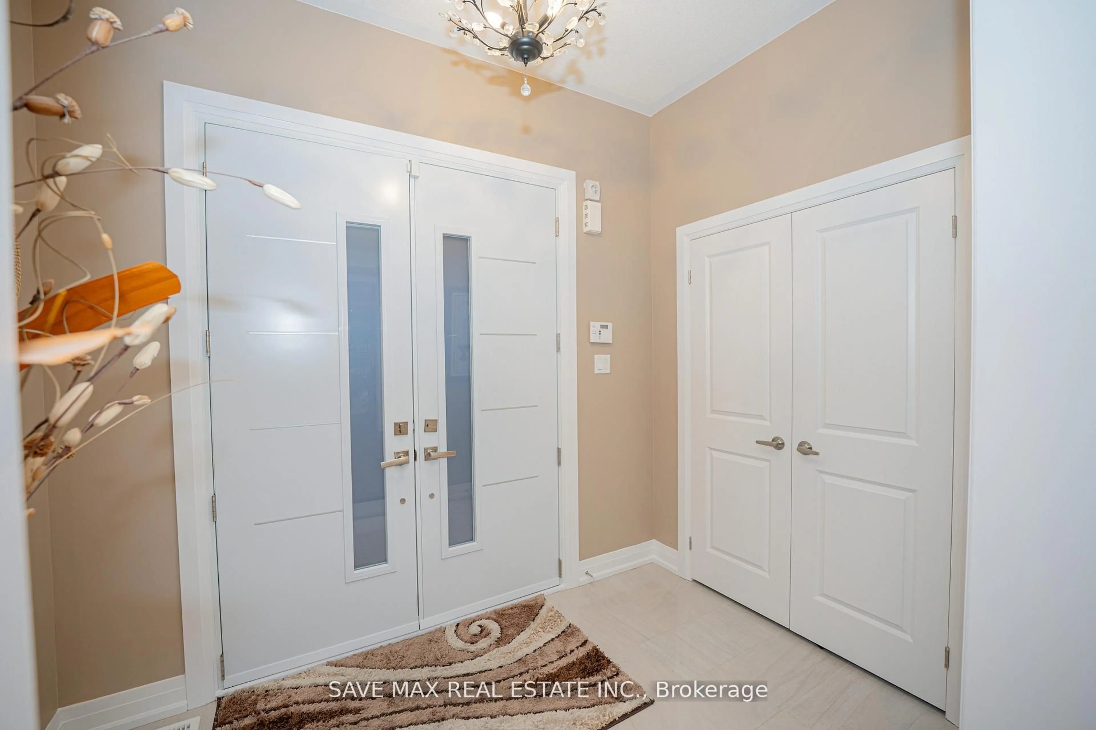 Indoor entryway for 16 Casserley Cres, New Tecumseth Ontario L0G 1W0