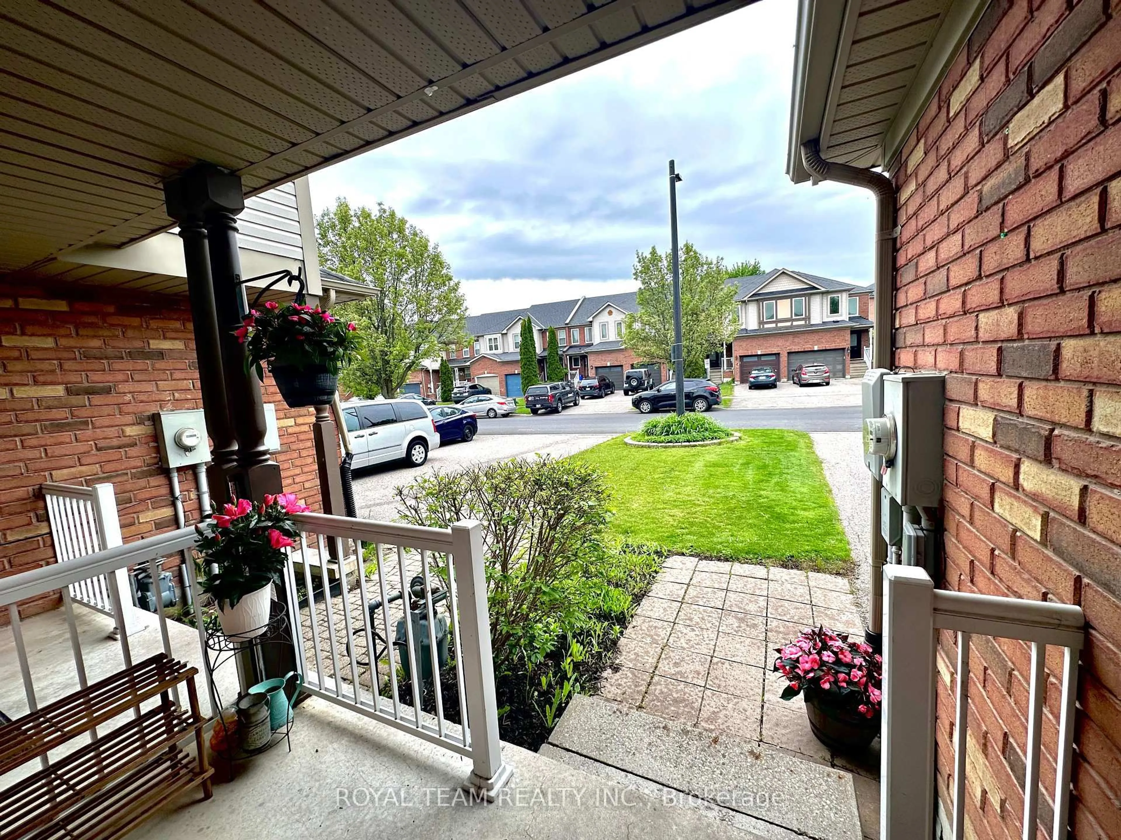 Patio, street for 12 Crittenden Dr, Georgina Ontario L4P 4E7