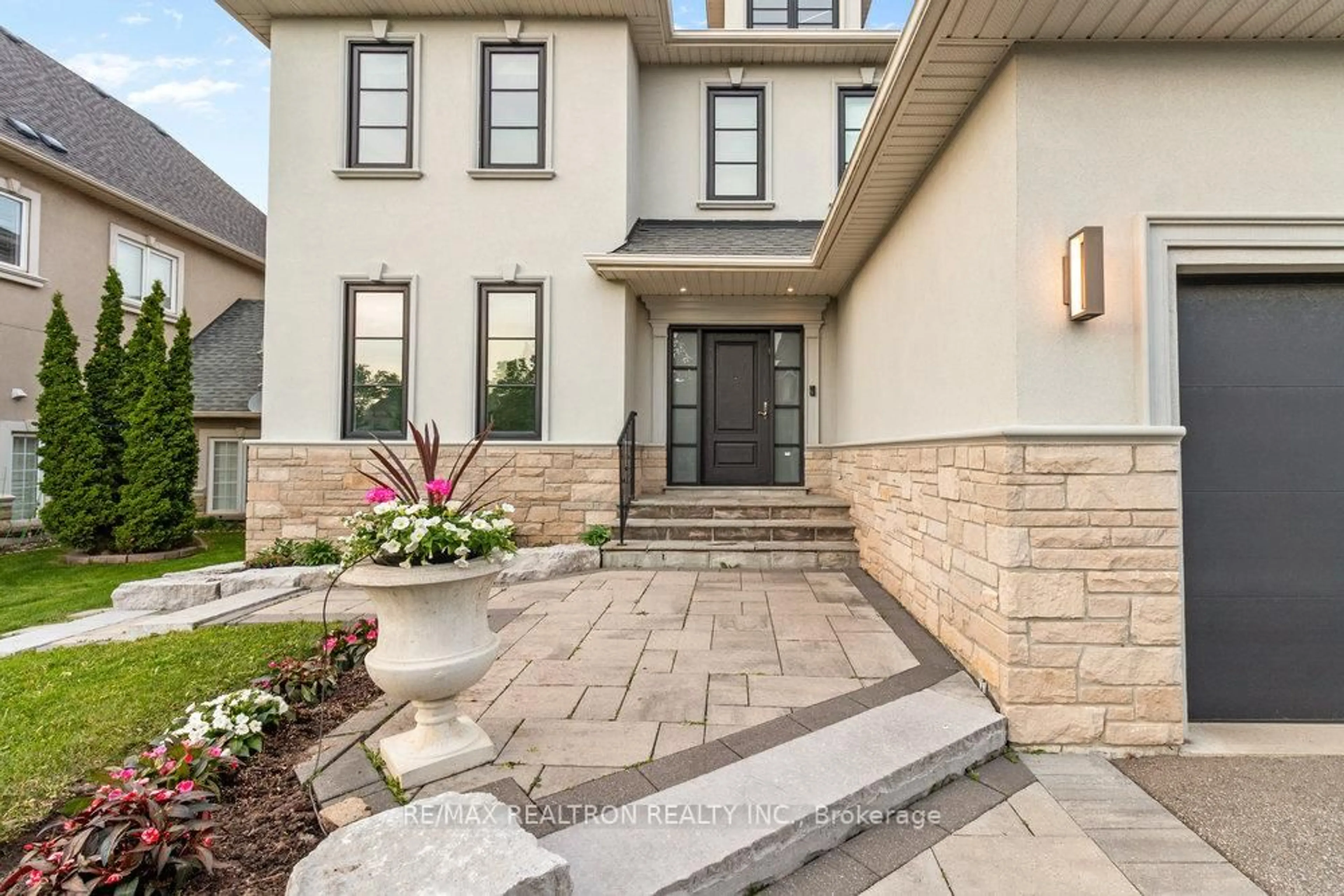Home with brick exterior material, street for 542 HIGHCLIFFE Dr, Vaughan Ontario L4J 8L4