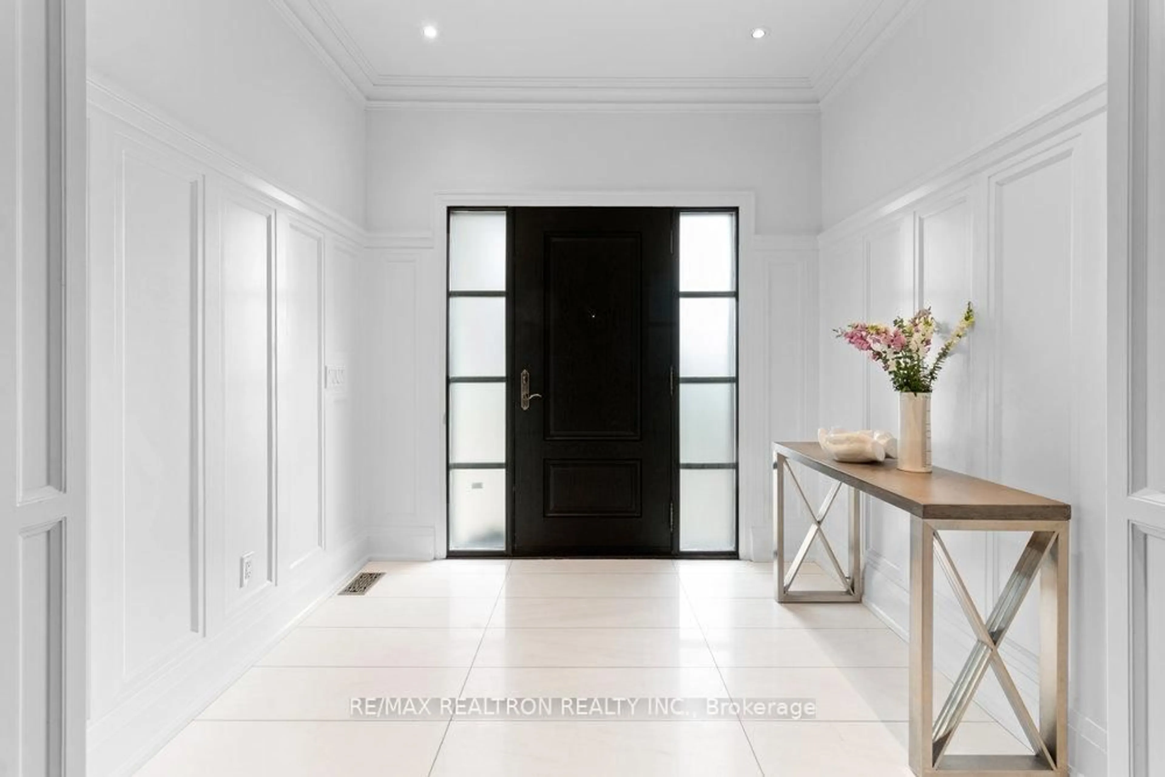 Indoor entryway for 542 HIGHCLIFFE Dr, Vaughan Ontario L4J 8L4