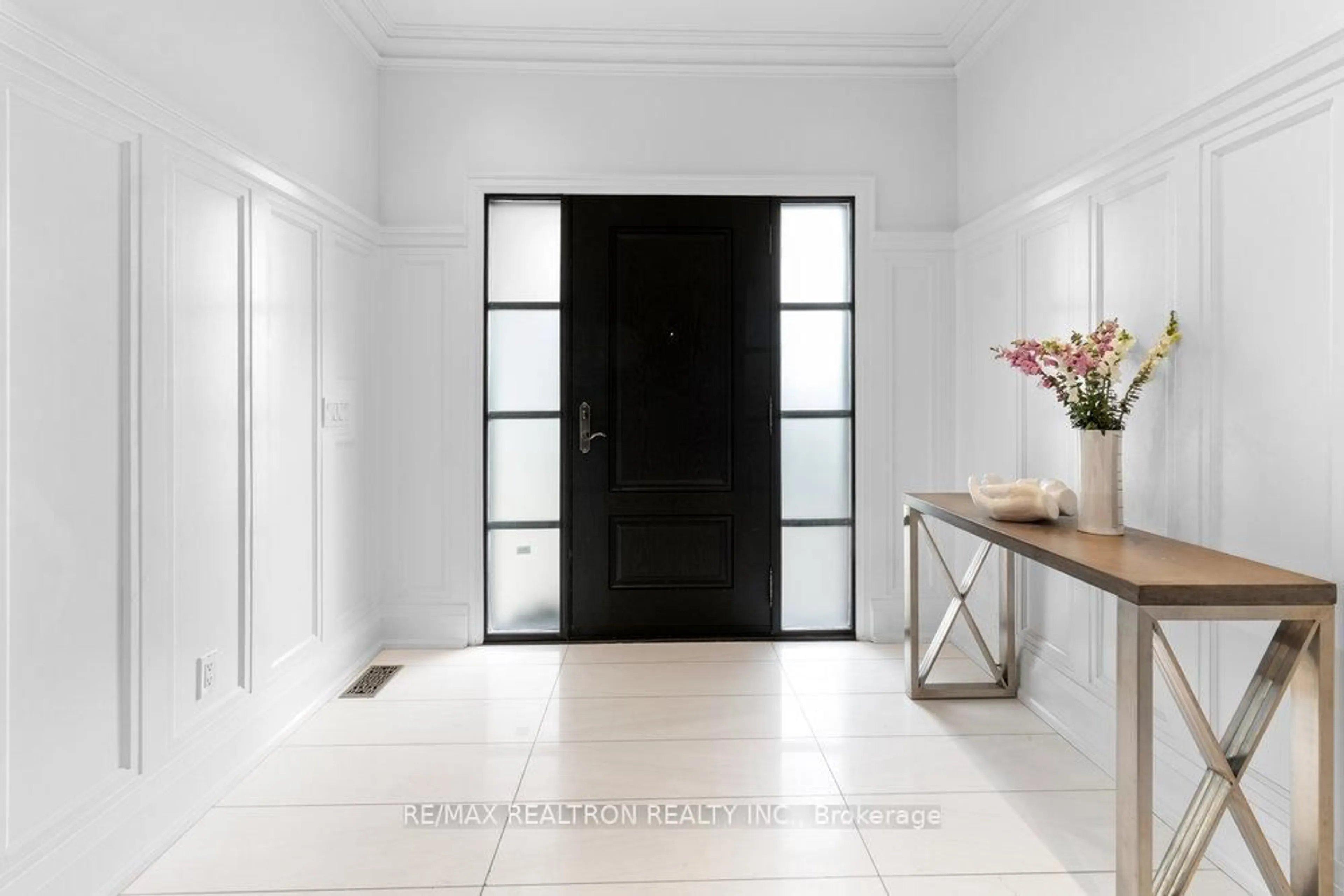 Indoor entryway for 542 HIGHCLIFFE Dr, Vaughan Ontario L4J 8L4