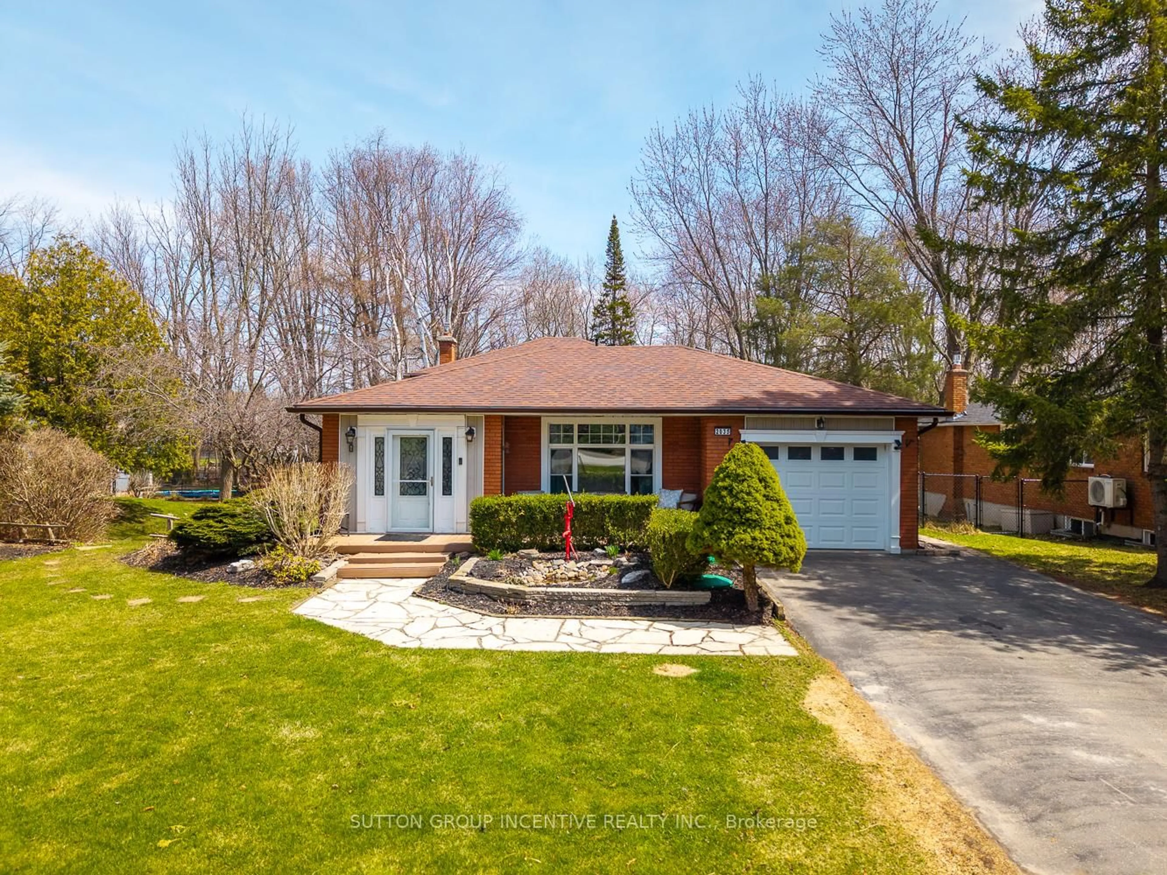 Home with brick exterior material, street for 2035 Craig Rd, Innisfil Ontario L9S 1T2