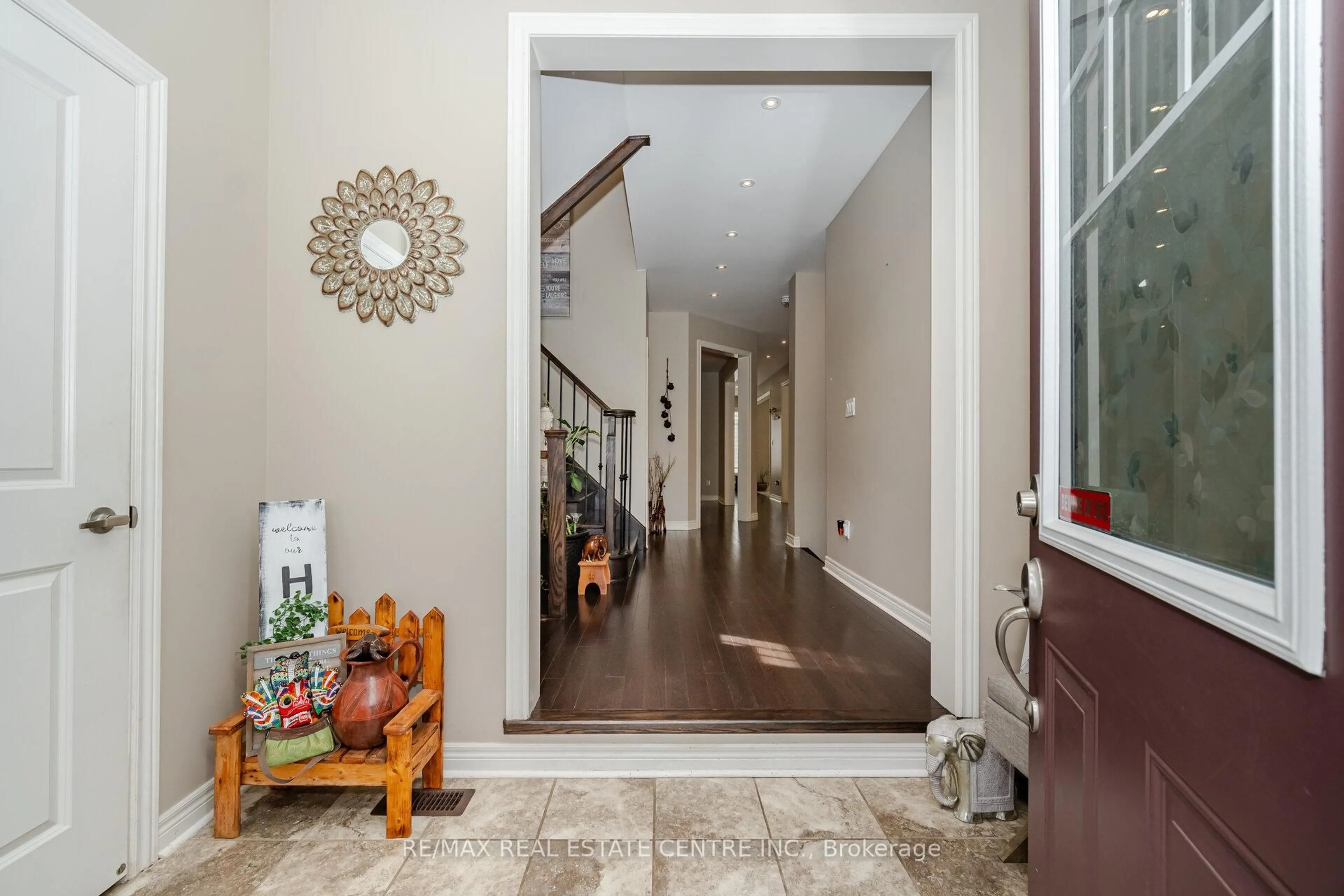 Indoor entryway for 175 Barrow Ave, Bradford West Gwillimbury Ontario L3Z 2A6