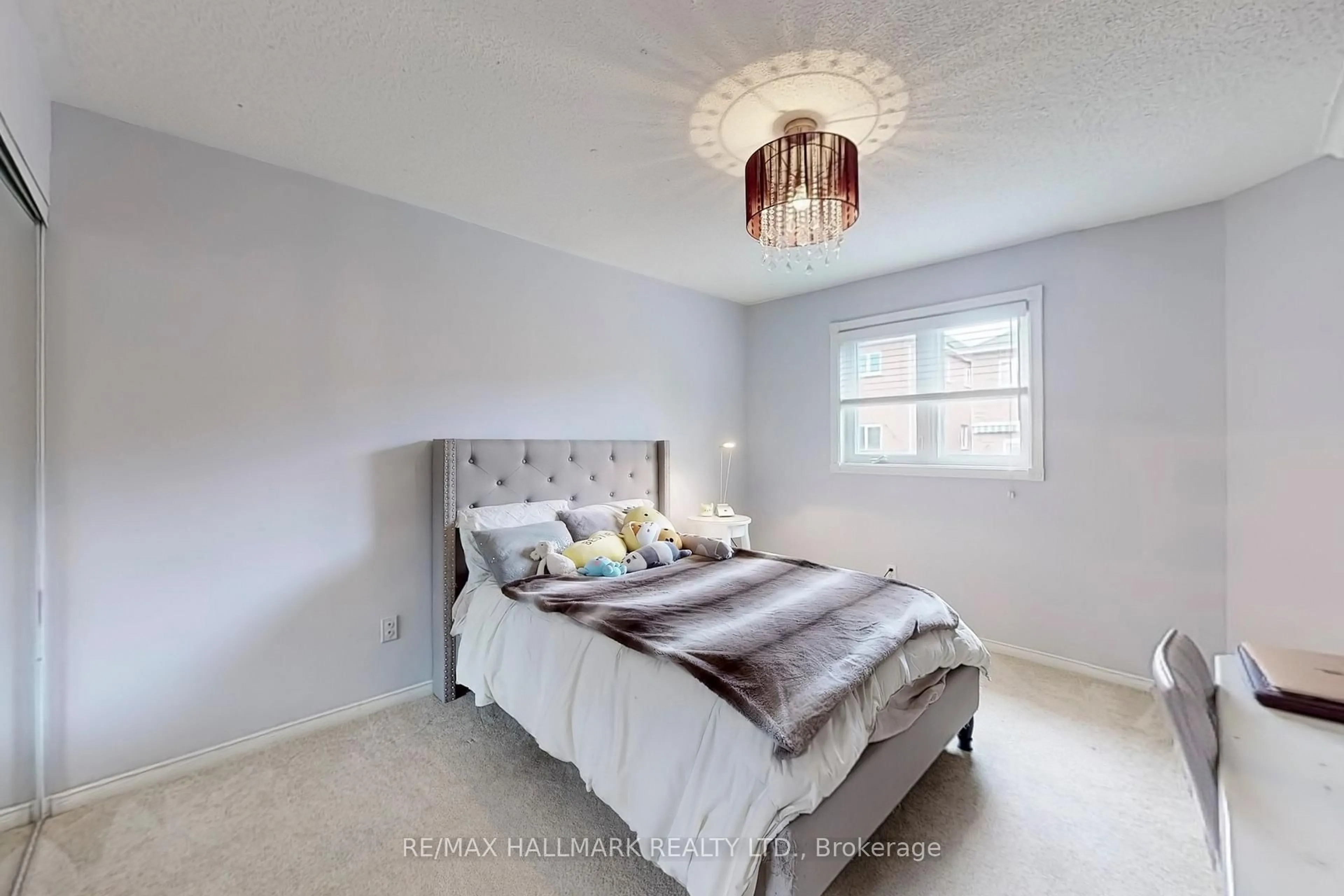 Bedroom with bed, unknown for 92 Canyon Hill Ave, Richmond Hill Ontario L4C 0K5