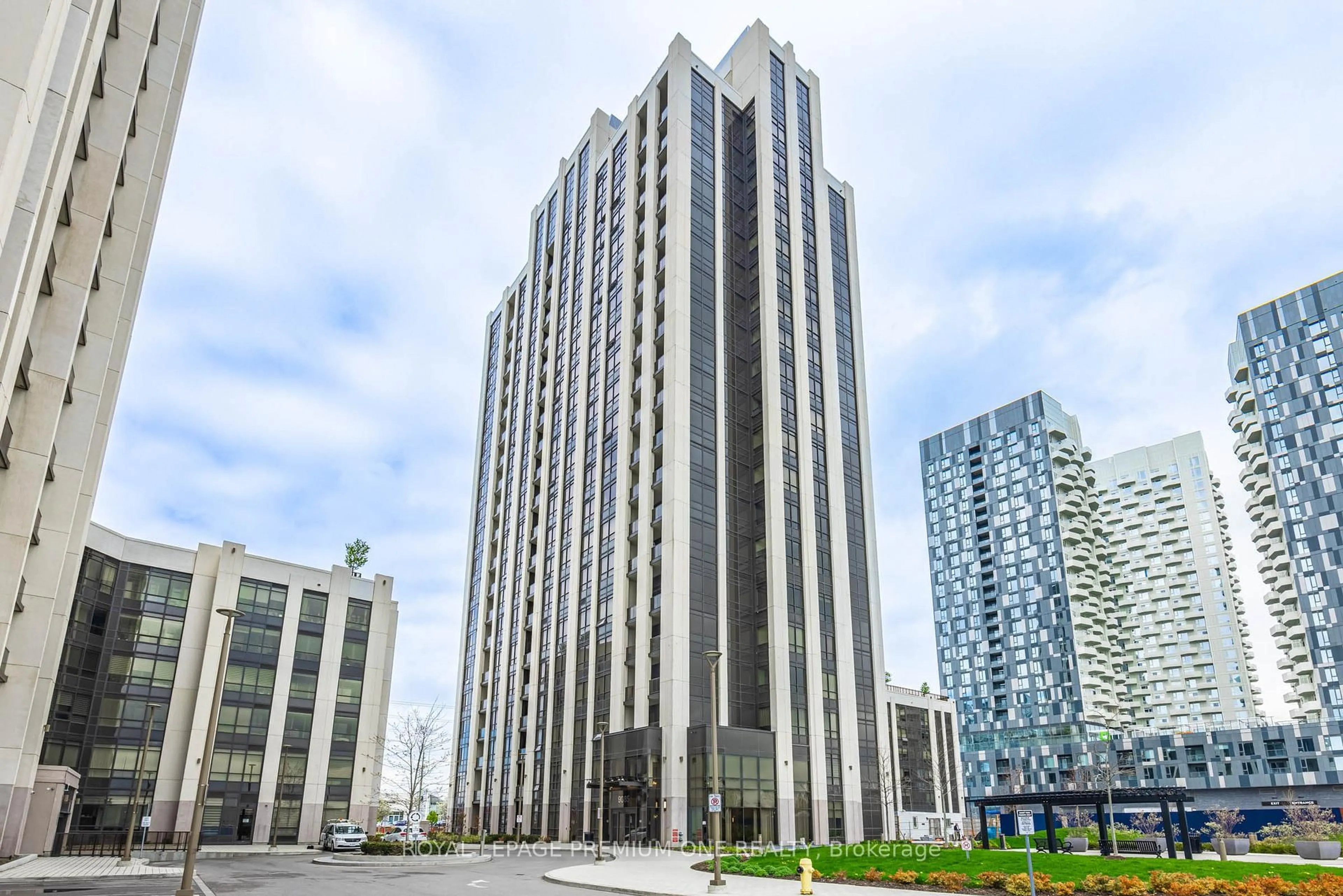 Indoor foyer for 9085 Jane St #310, Vaughan Ontario L4K 0L8