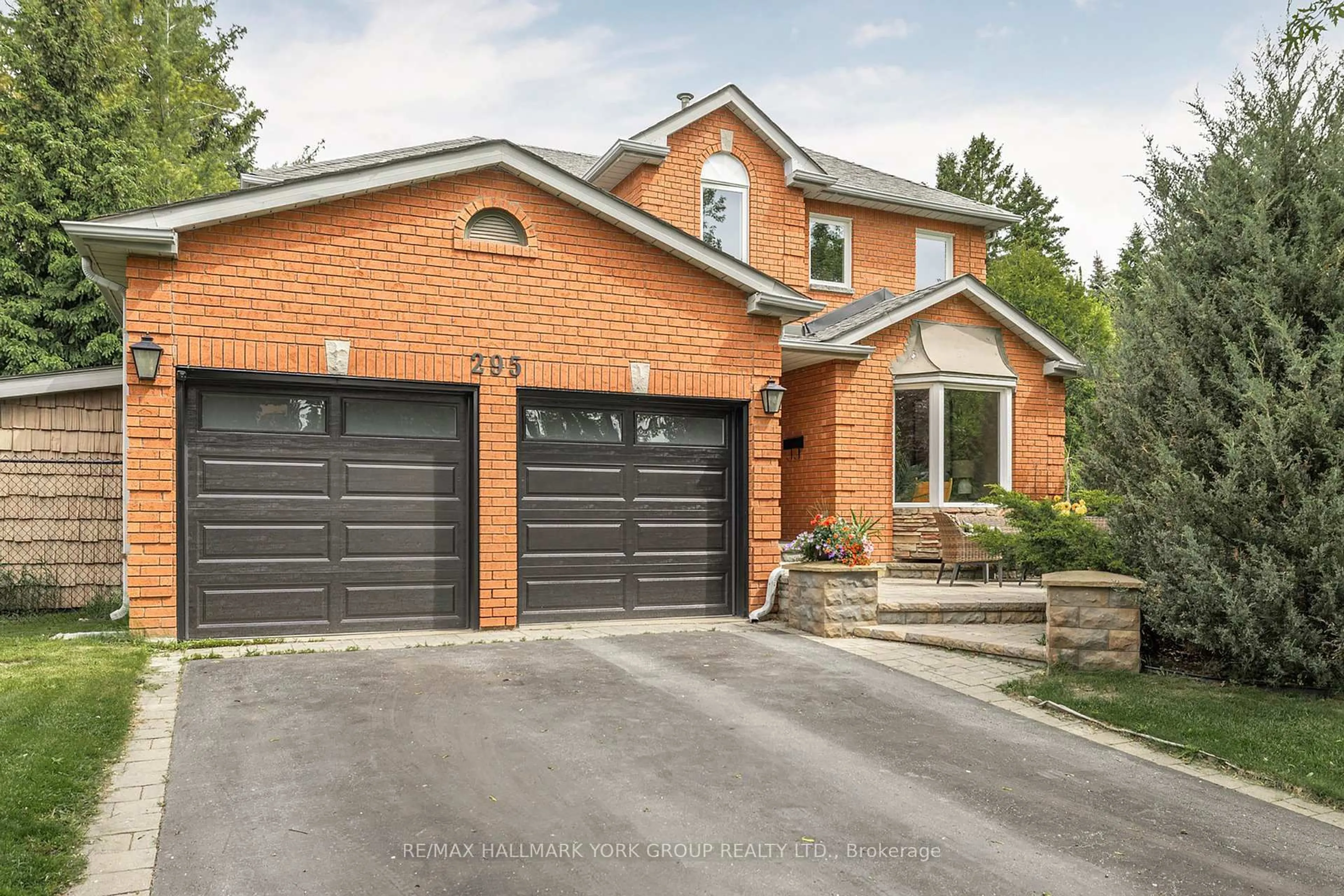 Home with brick exterior material, street for 295 Binns Ave, Newmarket Ontario L3X 1T6