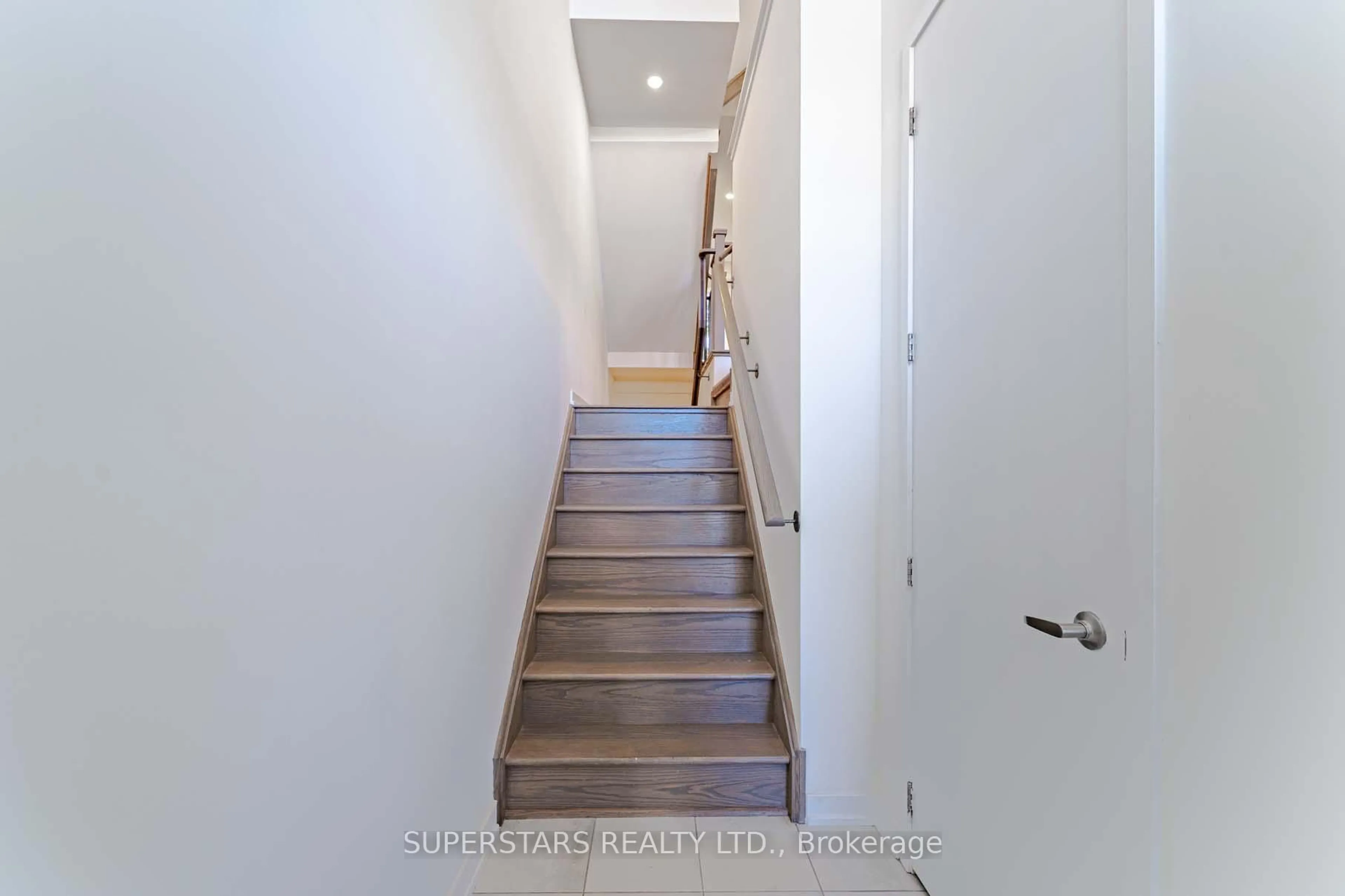 Stairs for 21 Armillo Pl, Markham Ontario L6E 0V4