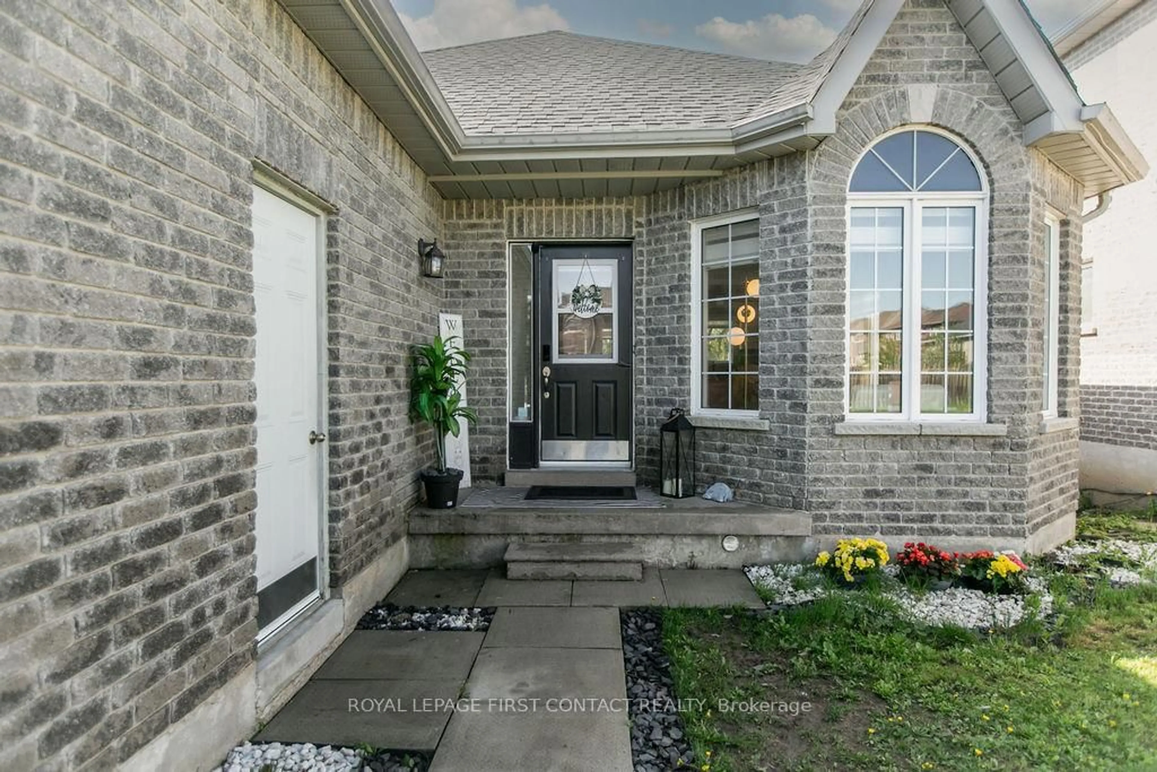 Home with brick exterior material, street for 1955 Swan St, Innisfil Ontario L9S 0B4