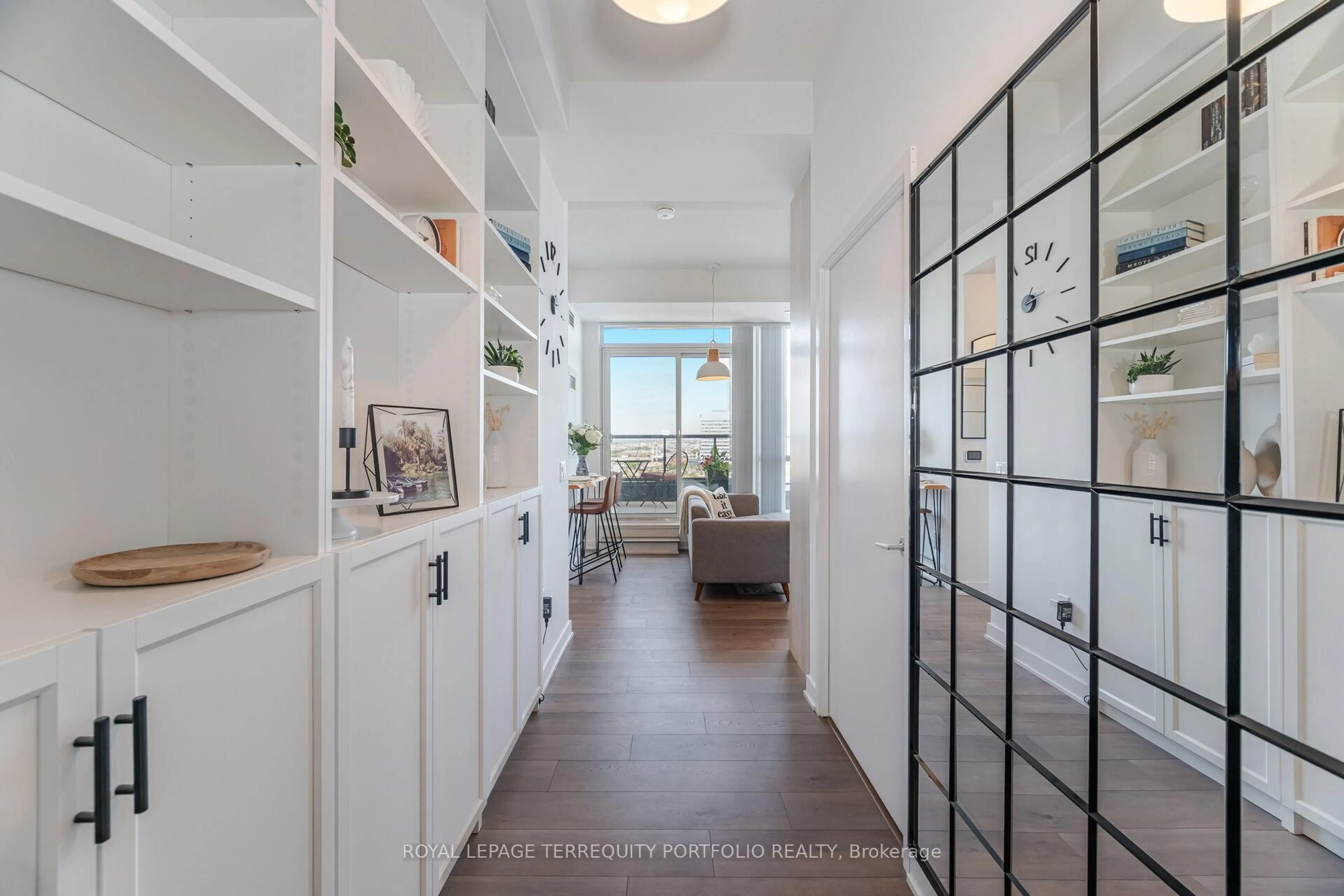 Indoor entryway for 10 Honeycrisp Cres #1201, Vaughan Ontario L4K 0M7