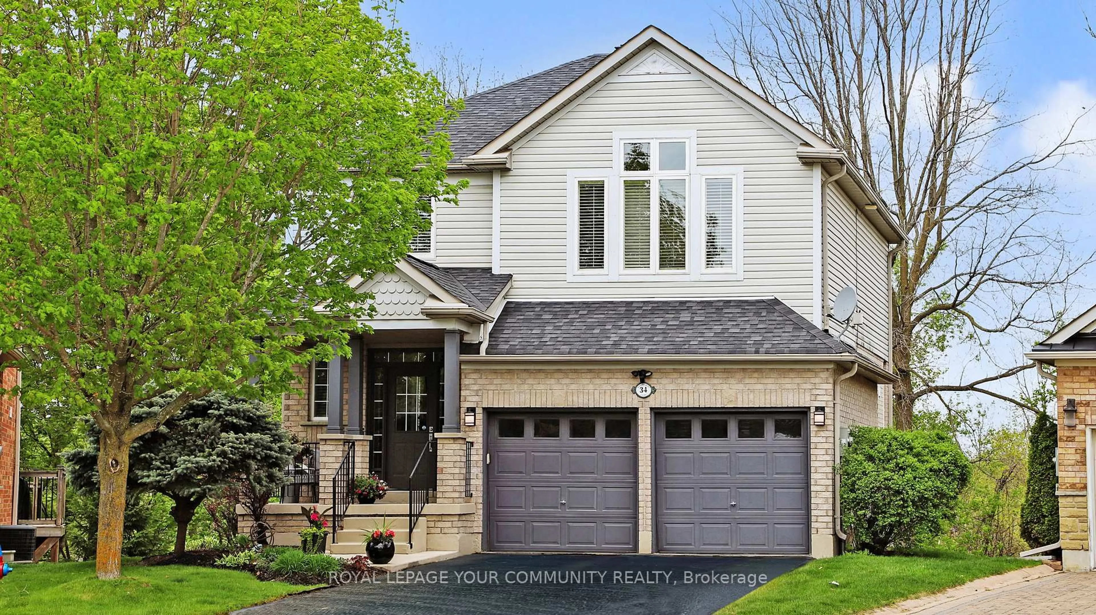 Home with brick exterior material, street for 34 Willard Hunt Crt, King Ontario L0G 1T0
