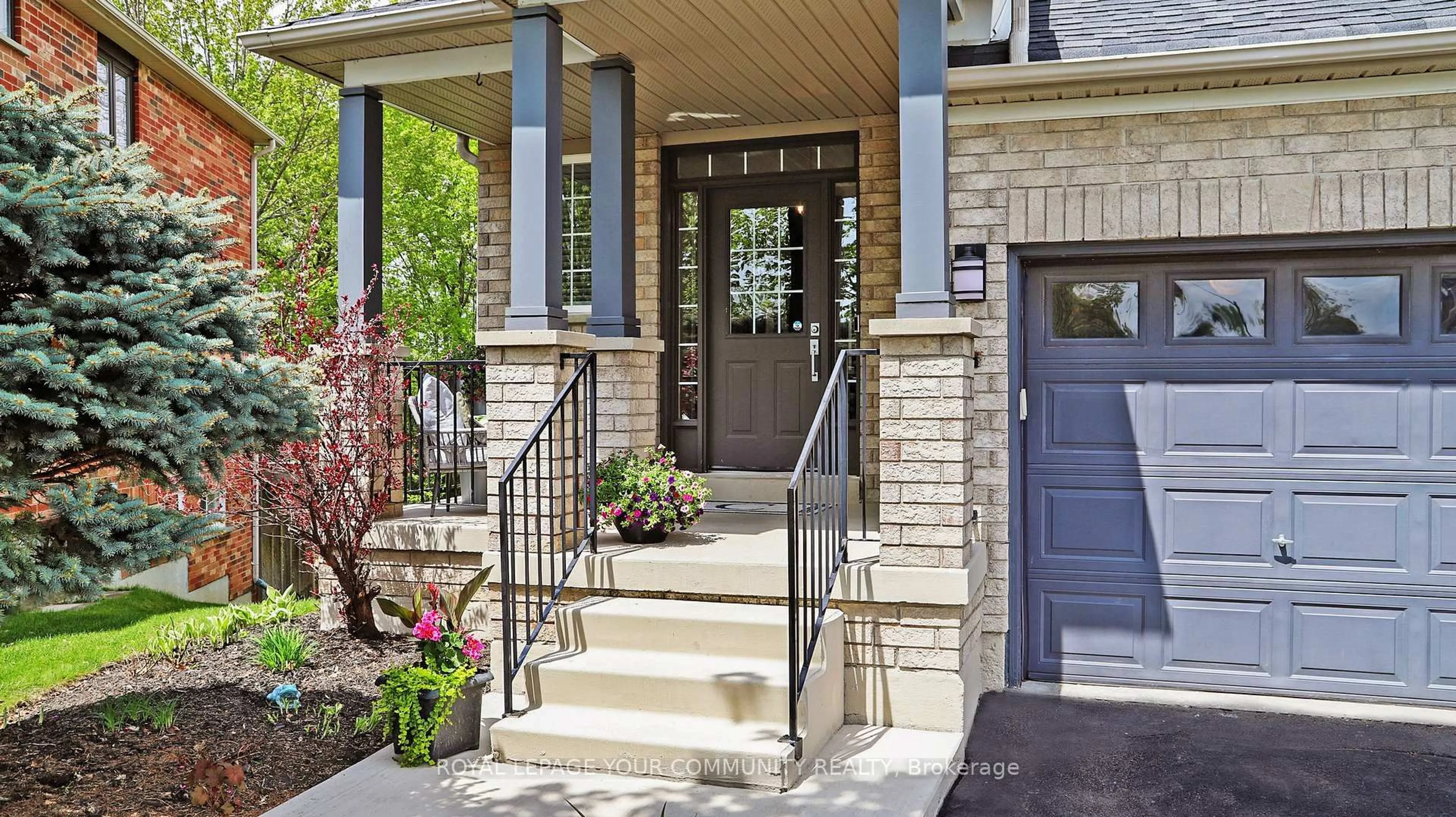 Home with brick exterior material, street for 34 Willard Hunt Crt, King Ontario L0G 1T0