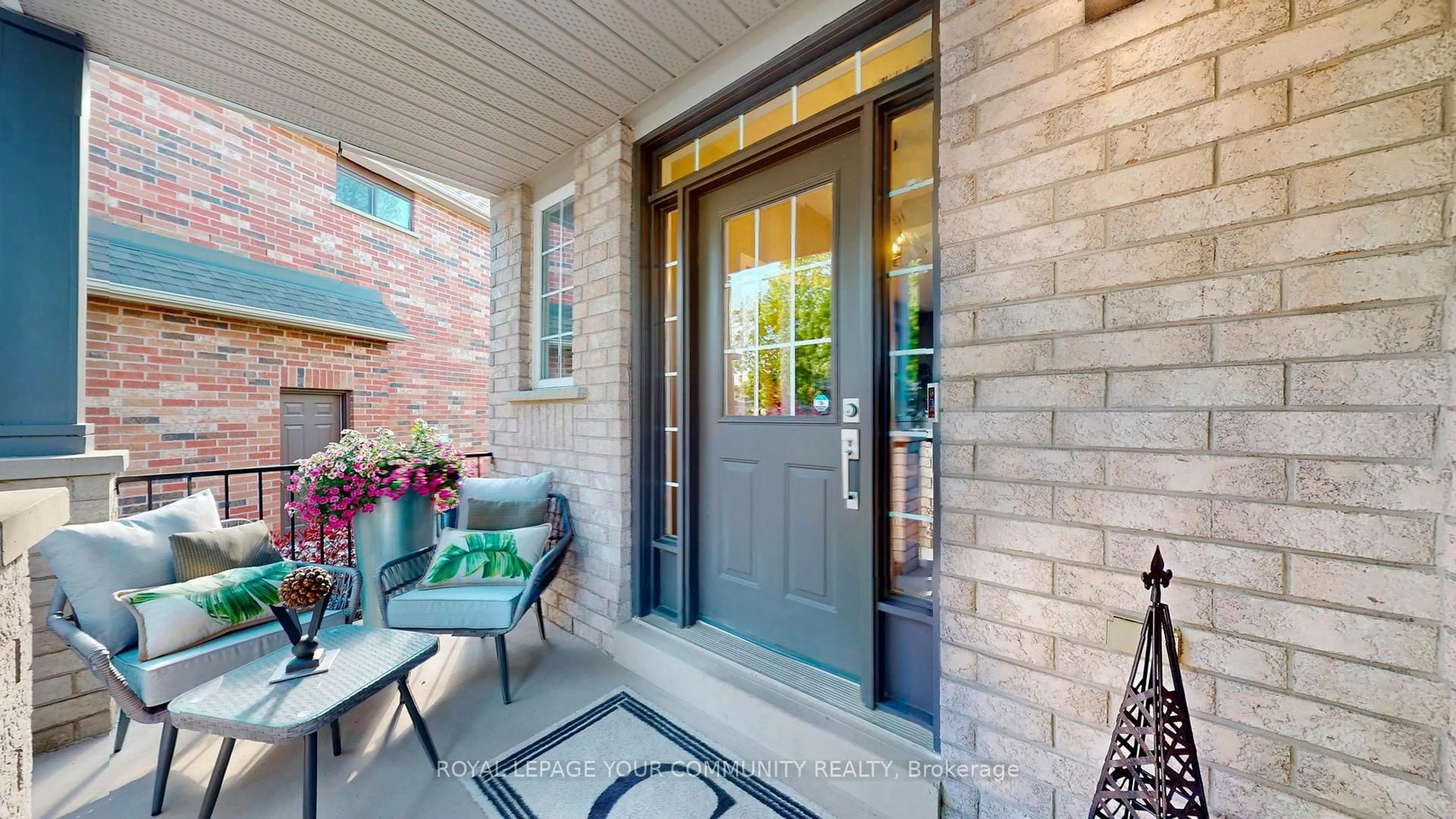 Indoor entryway for 34 Willard Hunt Crt, King Ontario L0G 1T0