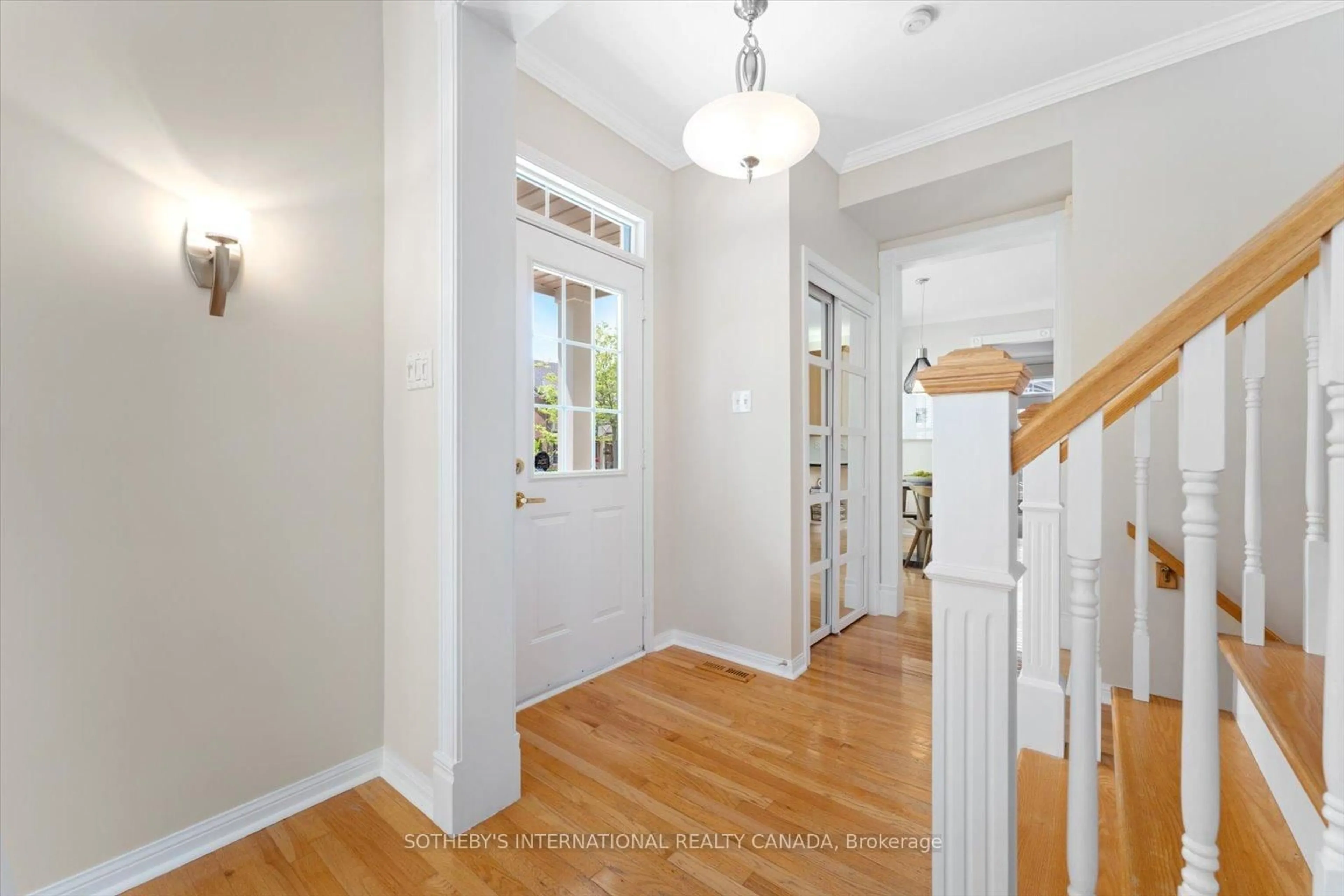 Indoor entryway for 220 Walkerville Rd, Markham Ontario L6B 1C6