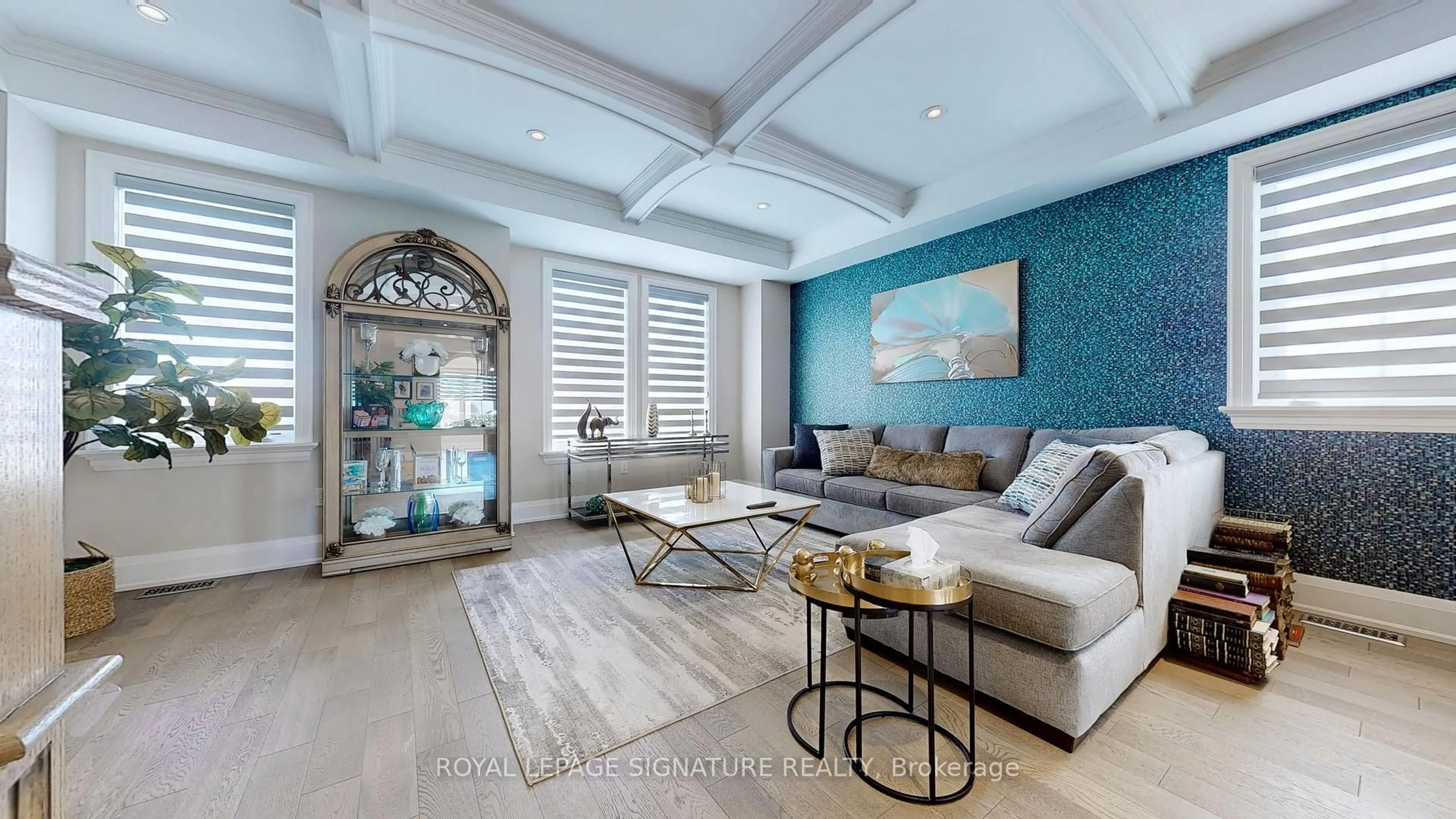 Living room with furniture, ceramic/tile floor for 9966 Keele St, Vaughan Ontario L6A 3Y5