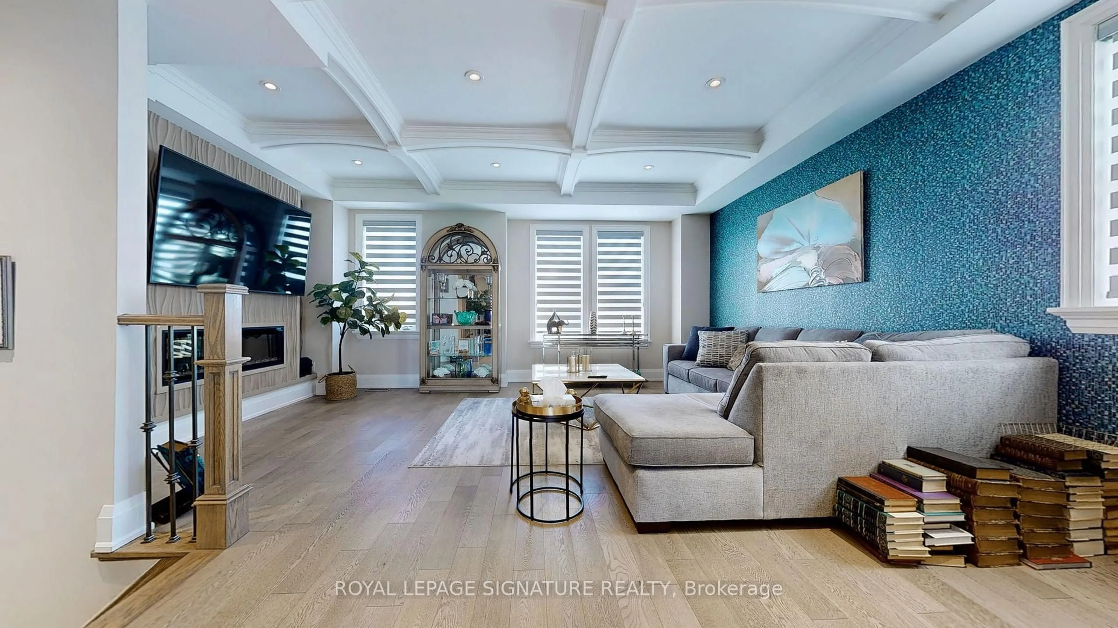 Living room with furniture, unknown for 9966 Keele St, Vaughan Ontario L6A 3Y5