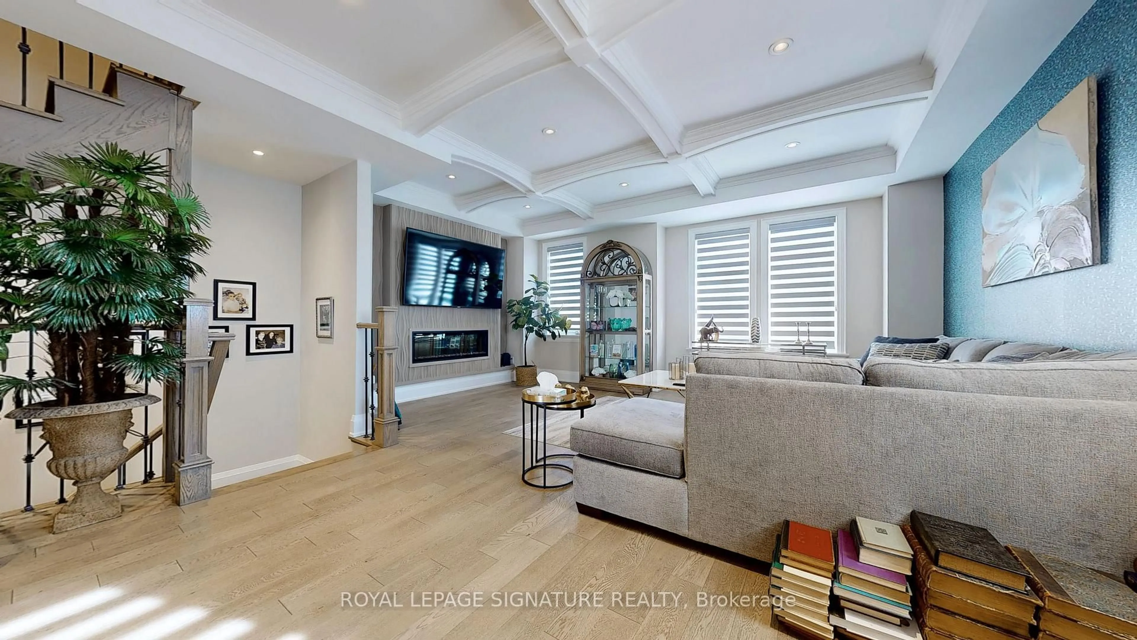Living room with furniture, unknown for 9966 Keele St, Vaughan Ontario L6A 3Y5