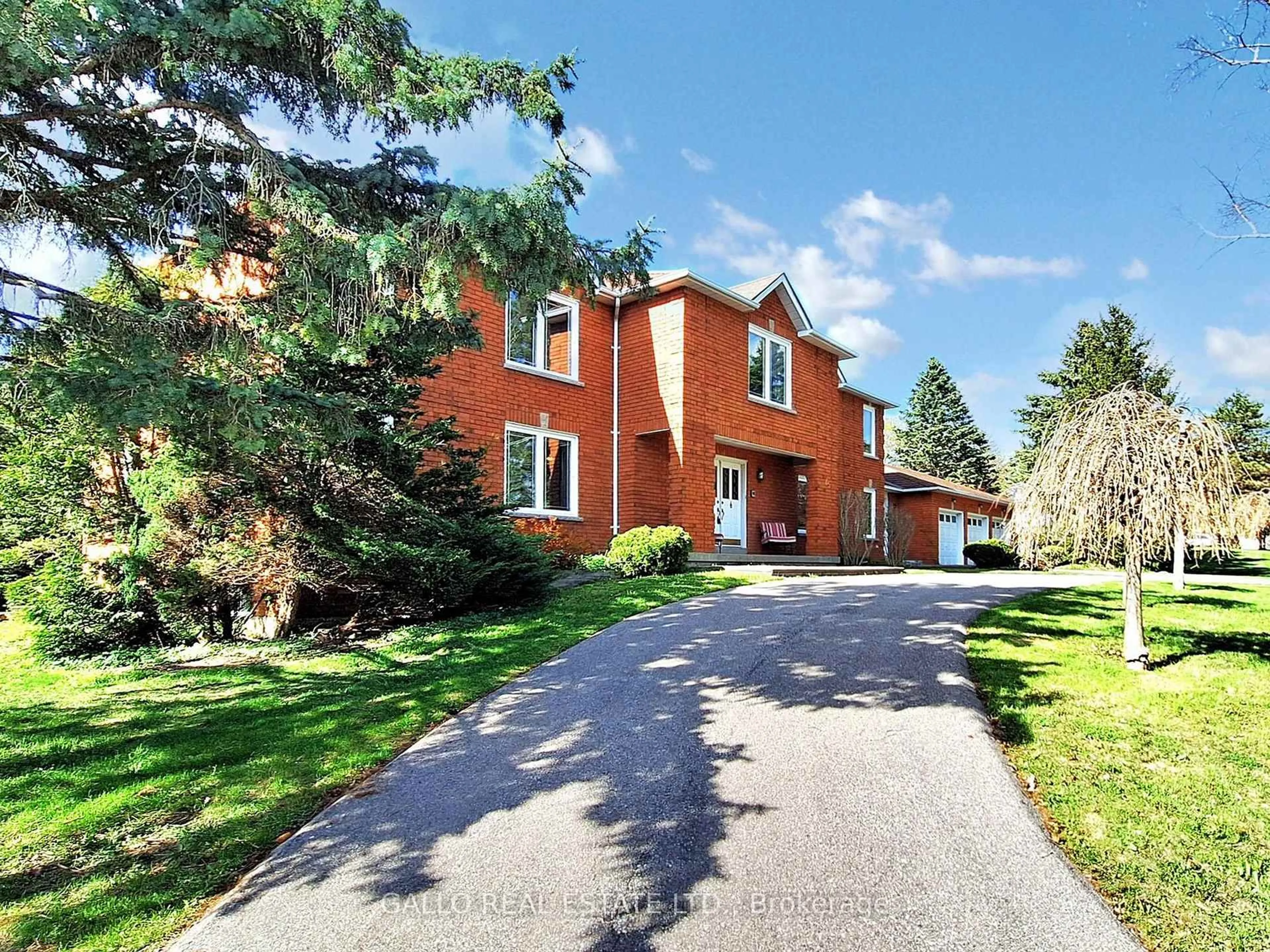 Home with brick exterior material, street for 15 Hill Top Tr, Whitchurch-Stouffville Ontario L4A 7X4