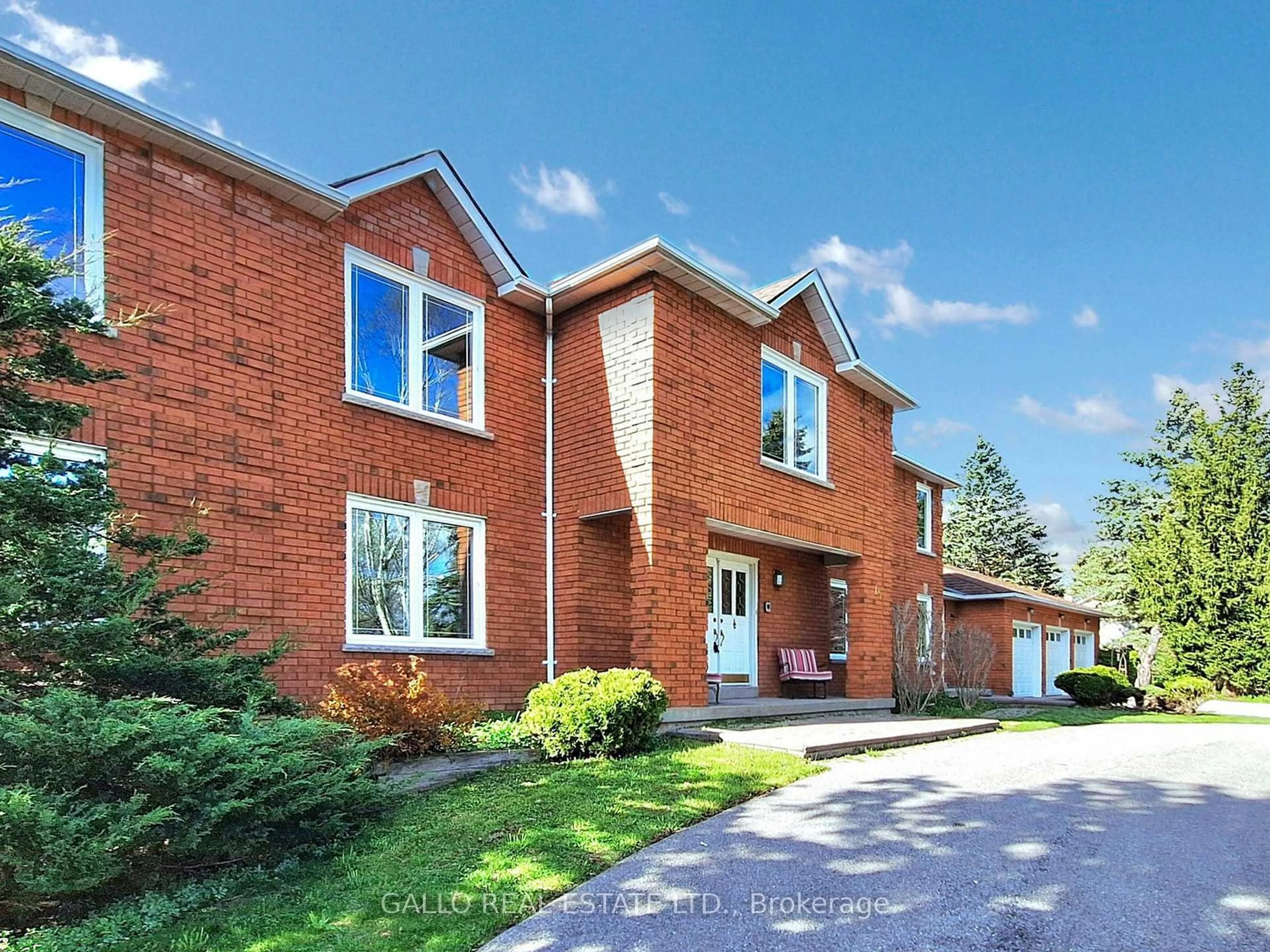 Home with brick exterior material, street for 15 Hill Top Tr, Whitchurch-Stouffville Ontario L4A 7X4
