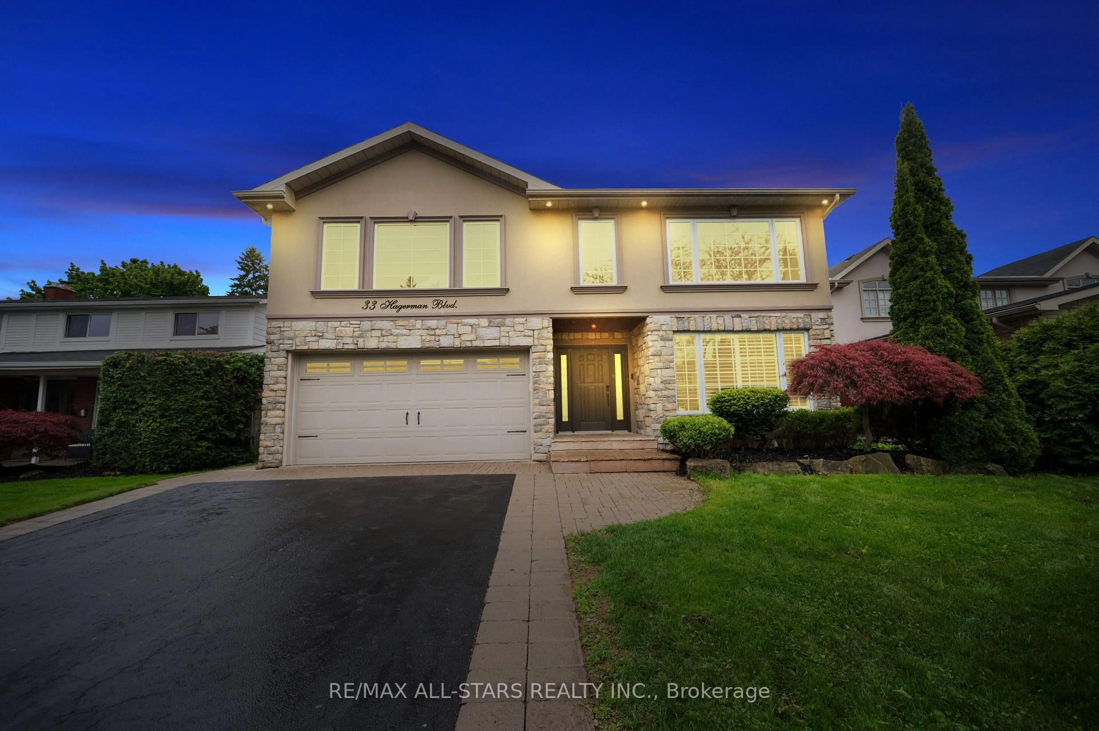 Home with vinyl exterior material, street for 33 Hagerman Blvd, Markham Ontario L3R 2A8