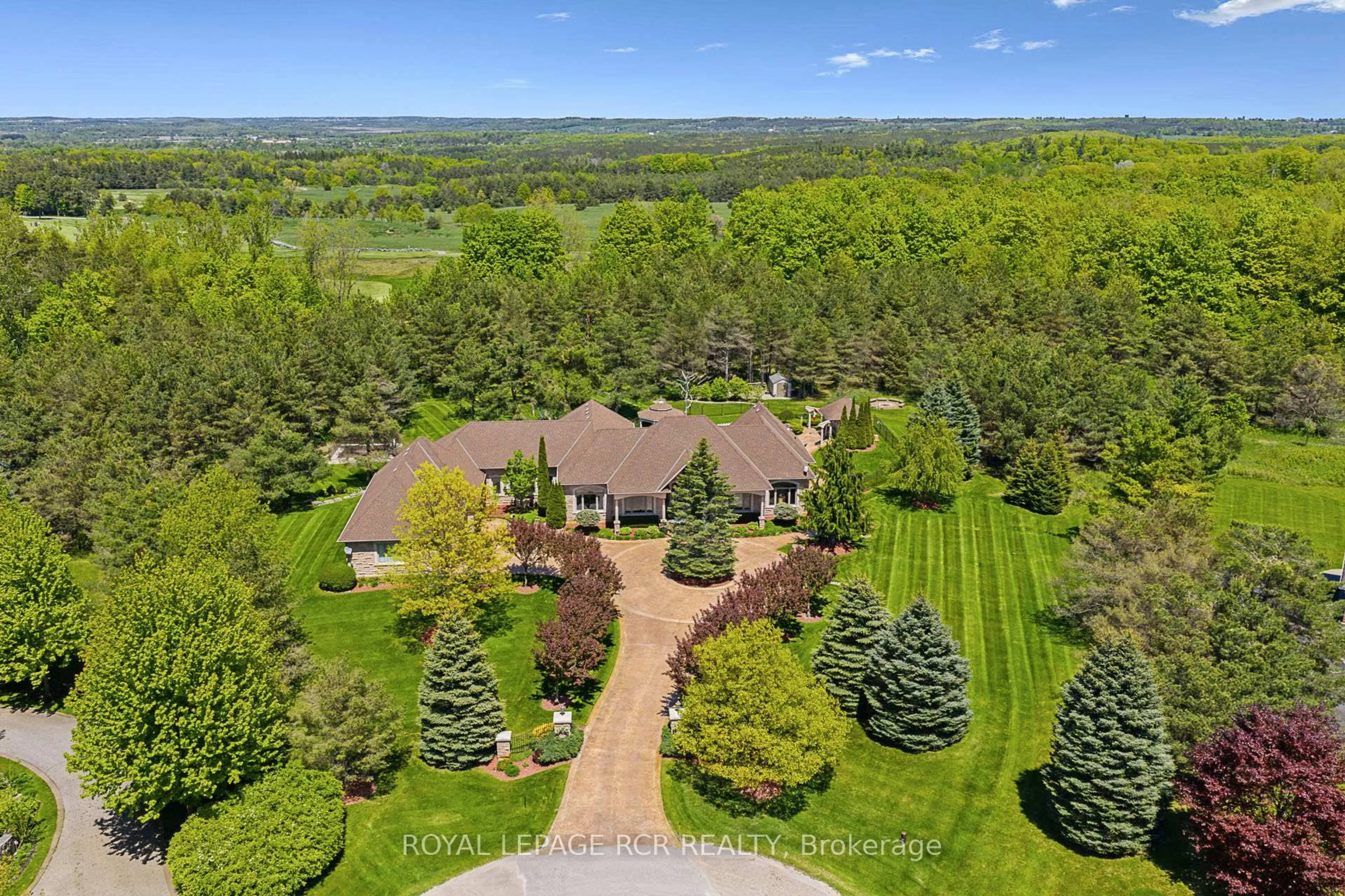 A pic from outside/outdoor area/front of a property/back of a property/a pic from drone, water/lake/river/ocean view for 7 Sugarbush Lane, Uxbridge Ontario L9P 2A1