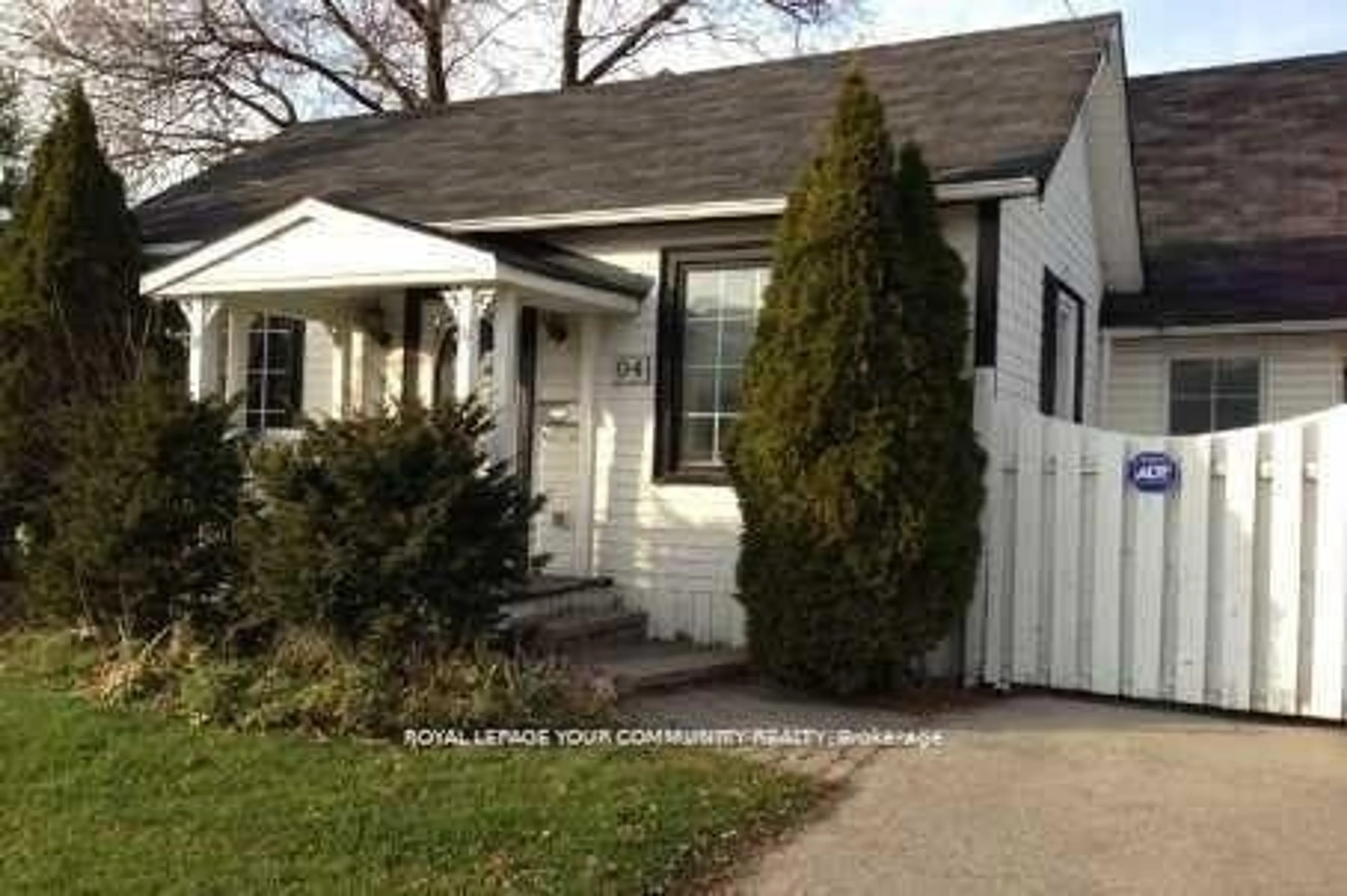 Home with vinyl exterior material, street for 94 Elgin Mills Rd, Richmond Hill Ontario L4C 4M2